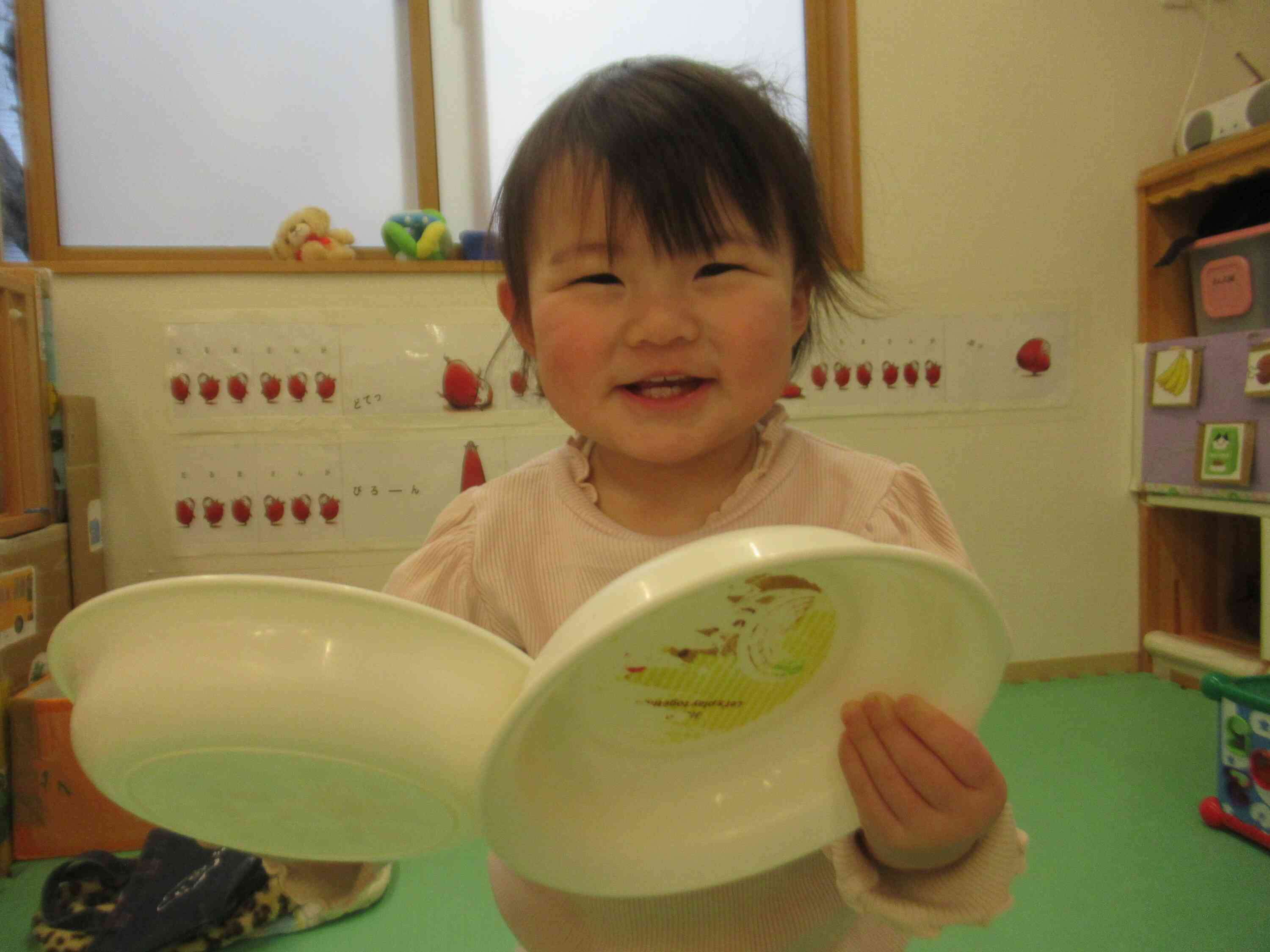 お皿を使って、いないいないばあっ!