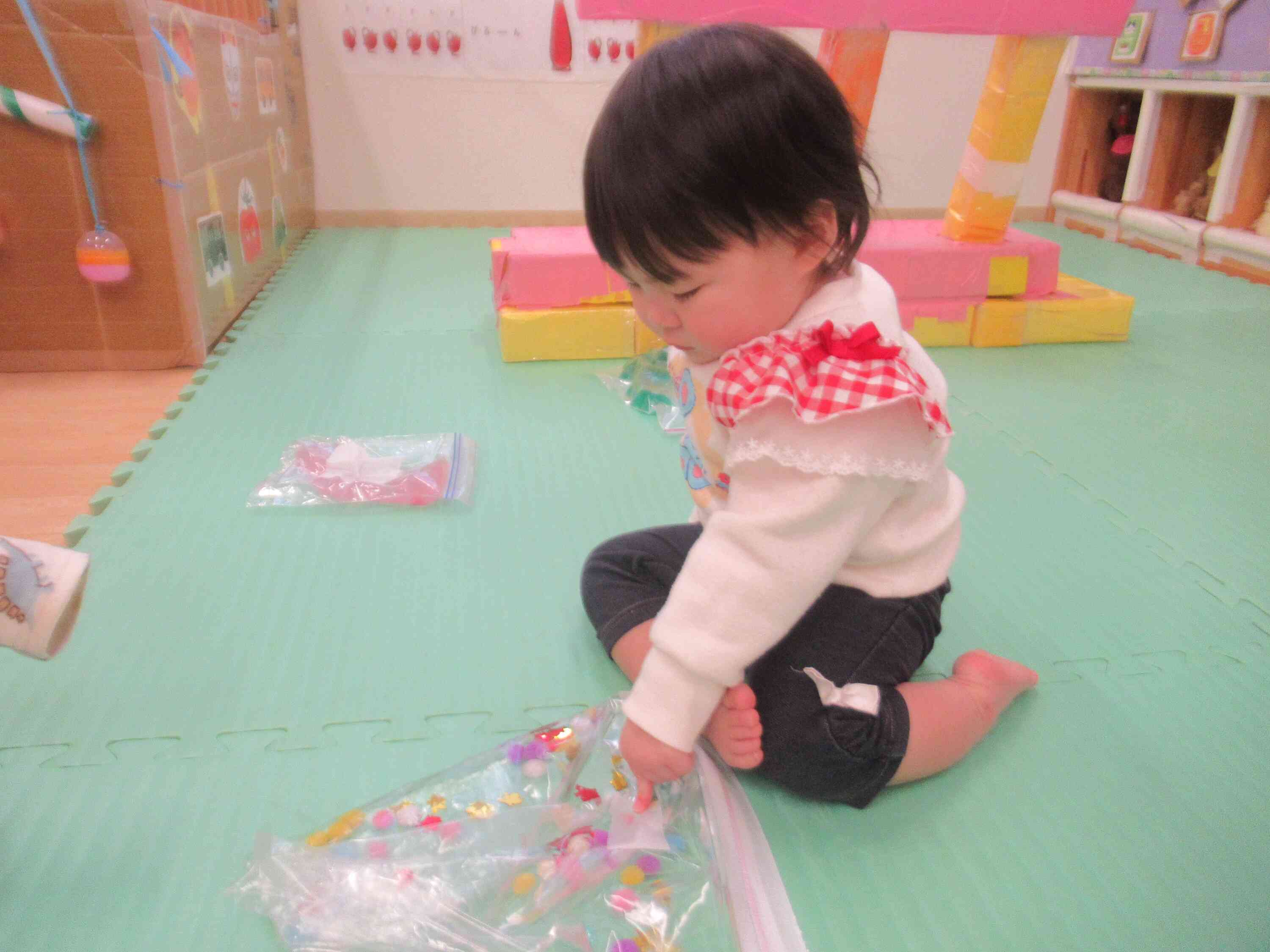 キラキラのビーズが気になるお友だち！