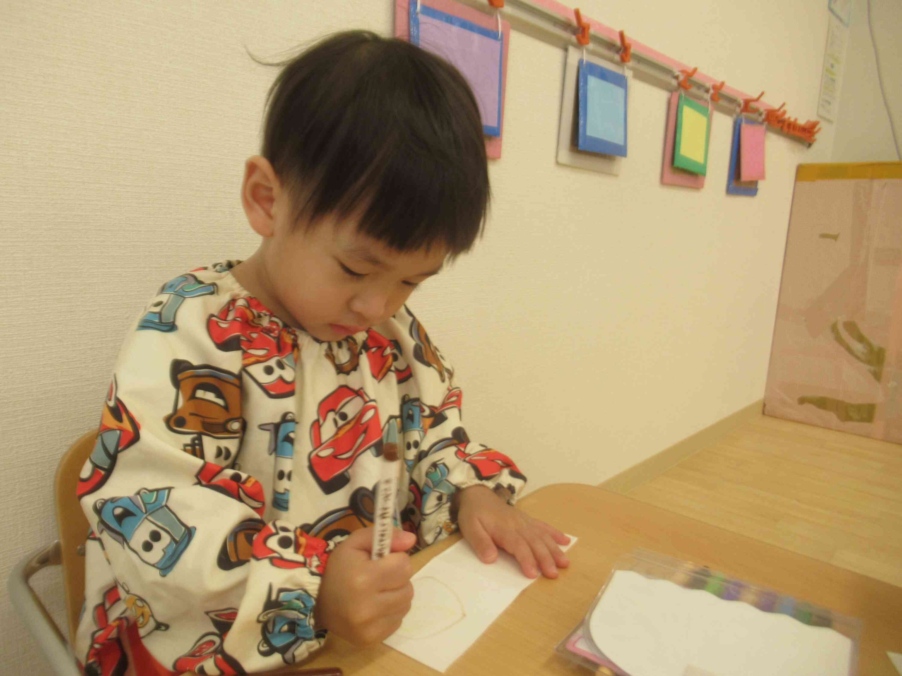 カキカキ…真剣な様子！