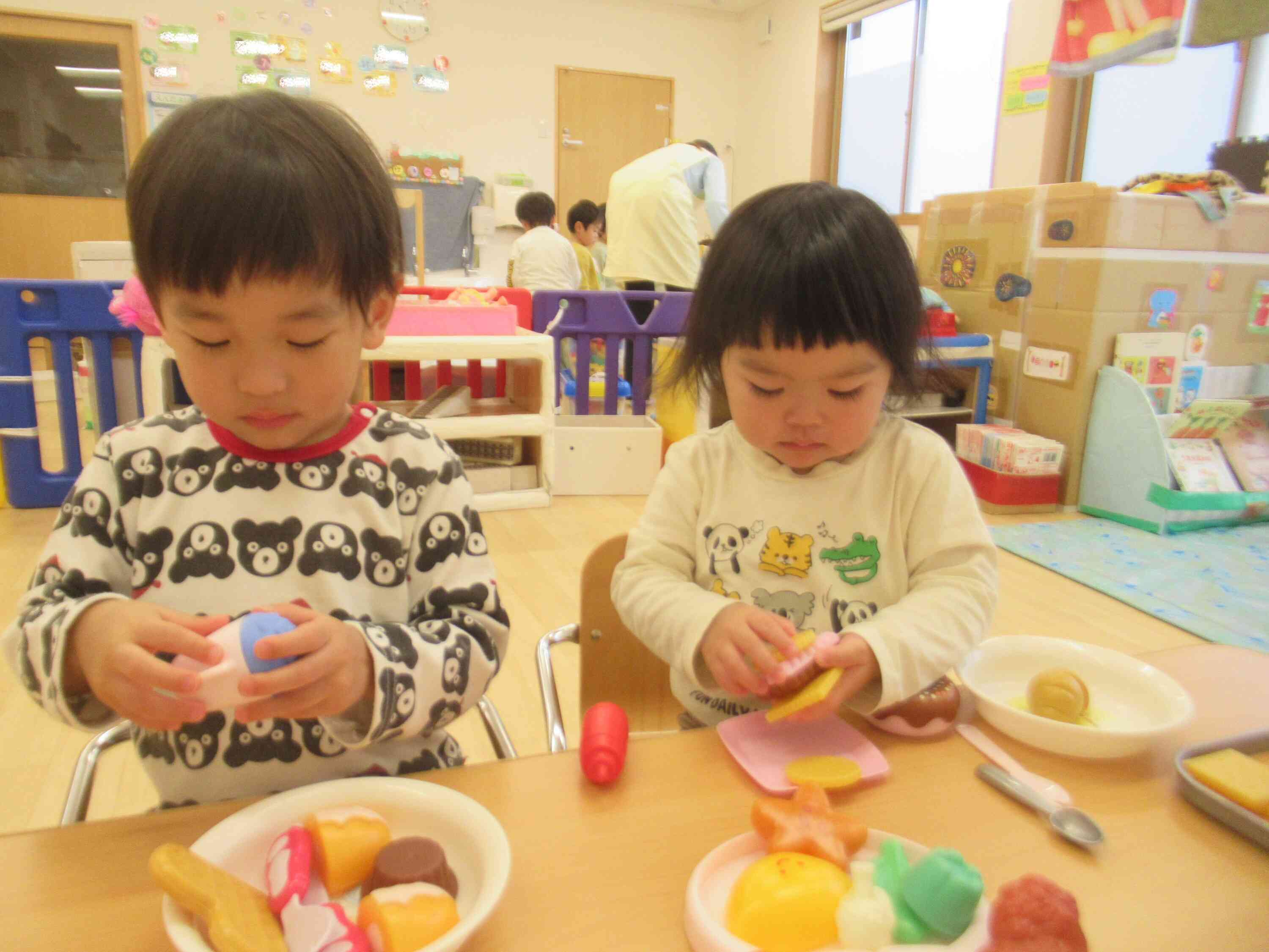 何から食べようかな？