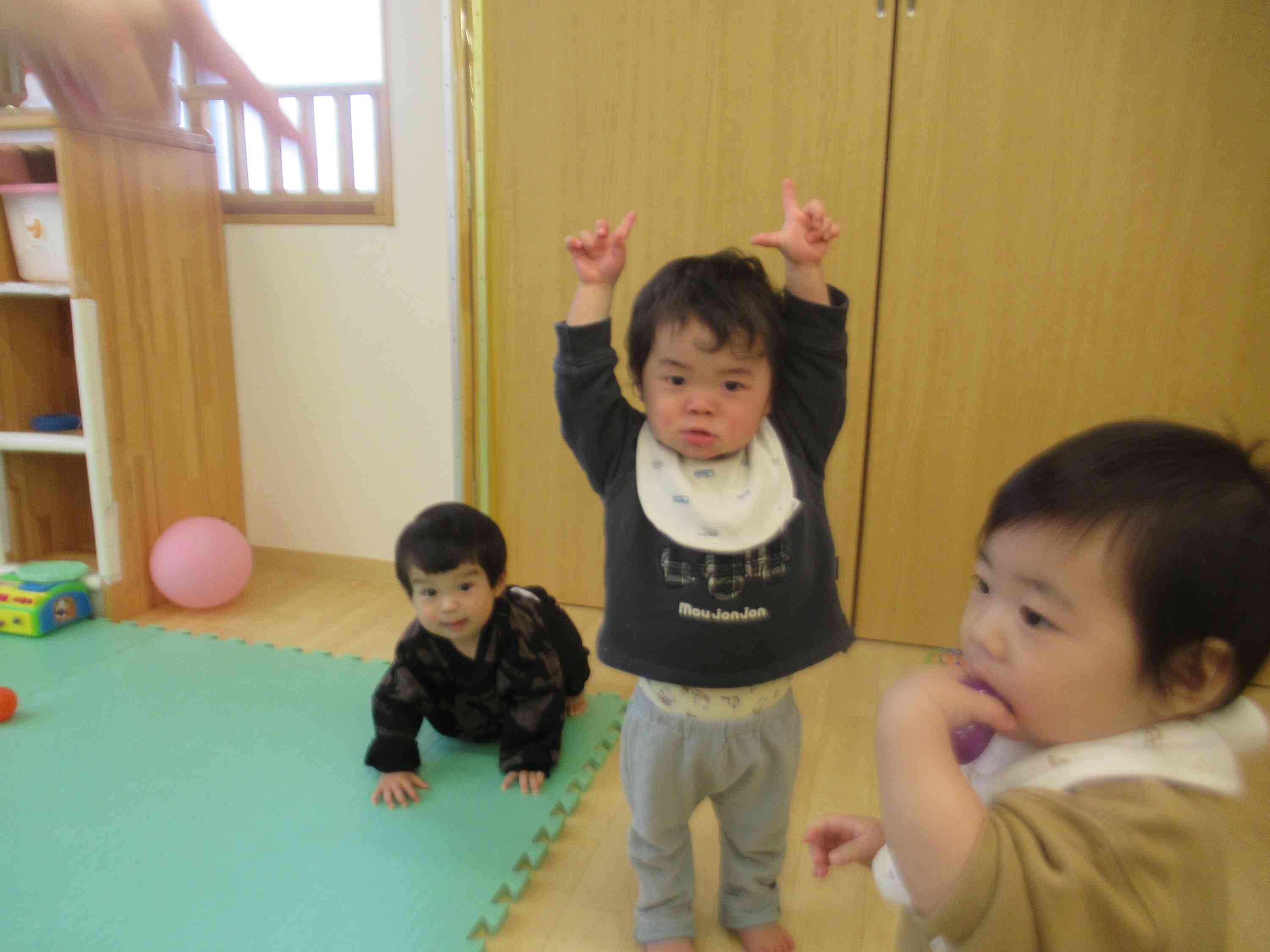 お歌が大好き!0歳児クラスのお友だち★