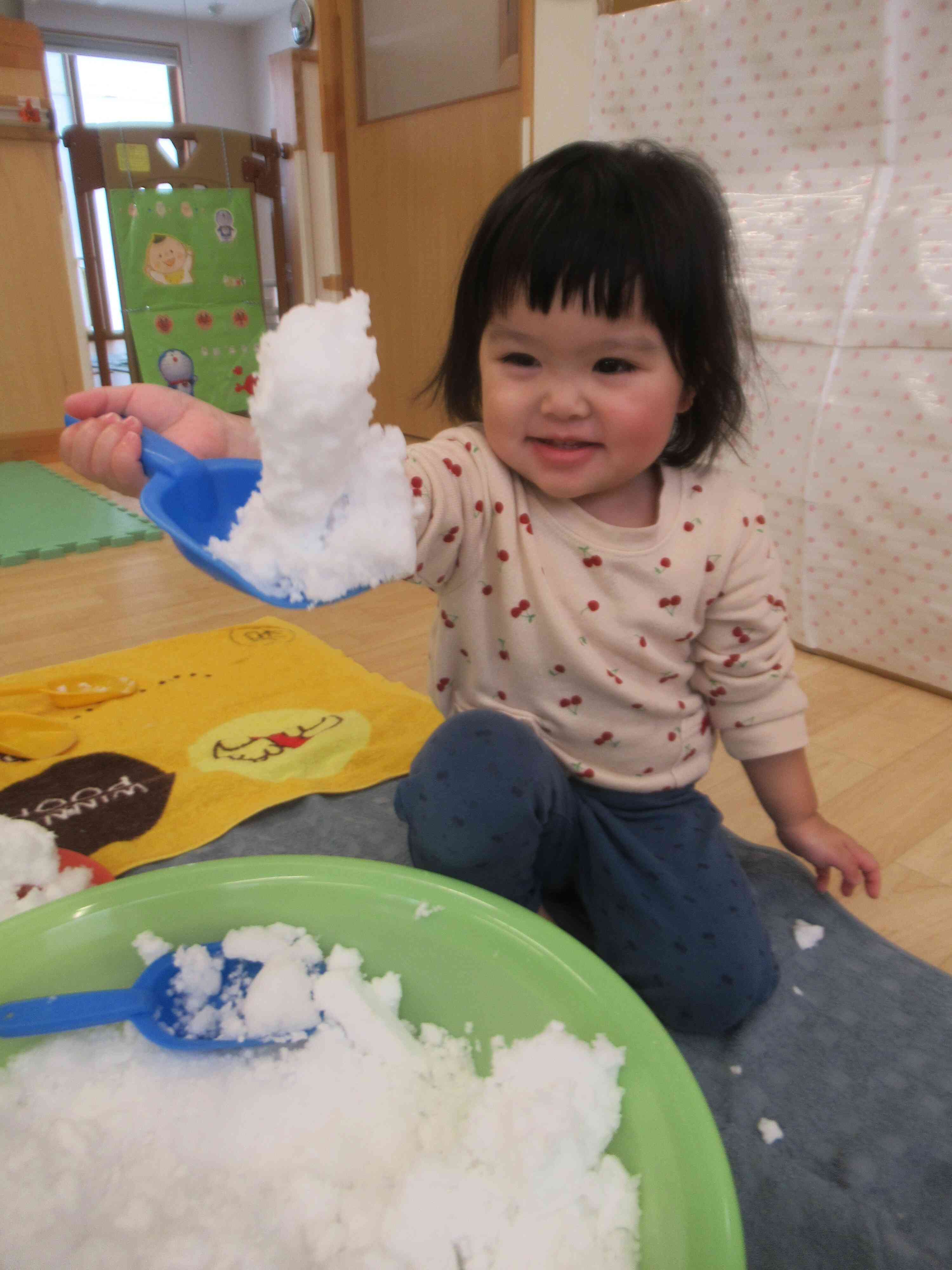 先生、見て！大盛りの雪だよ！