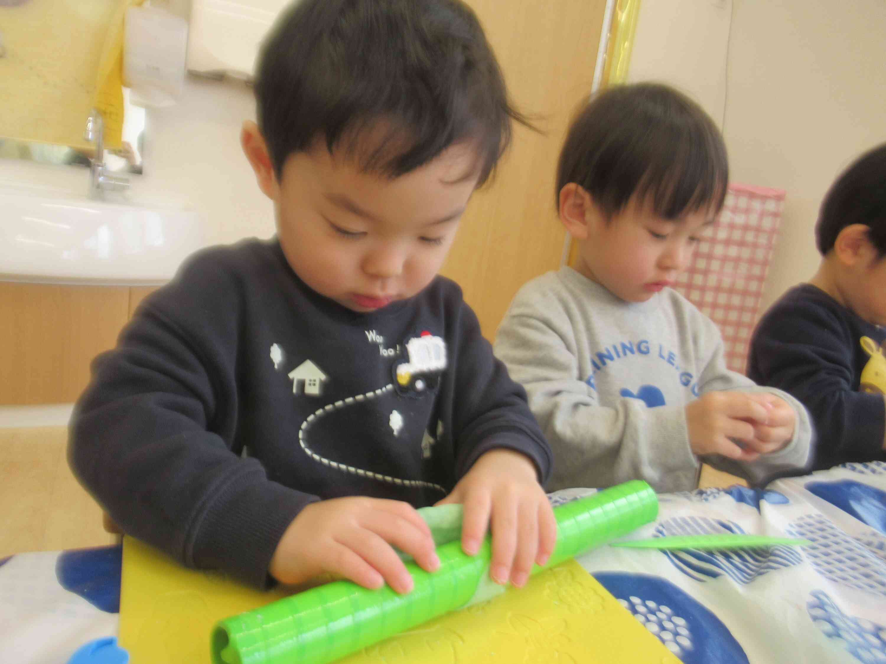 良ーく伸ばすとパン屋さんみたいになるんだ!