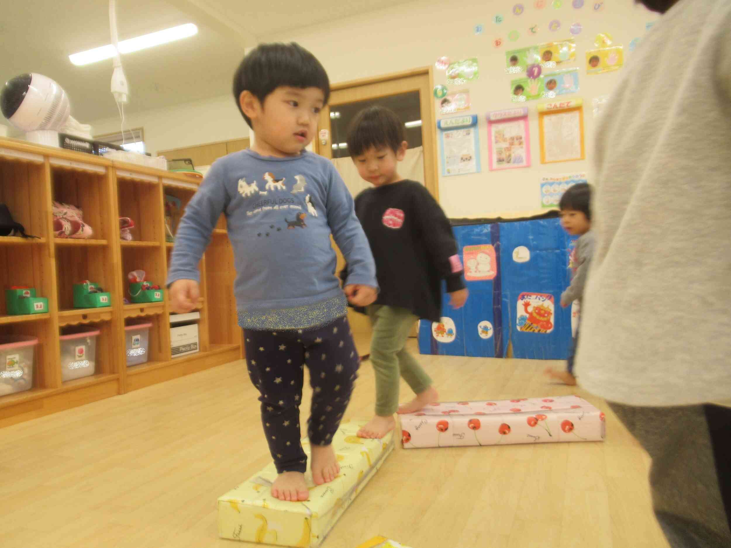 一本橋ゆっくり、慎重に…！