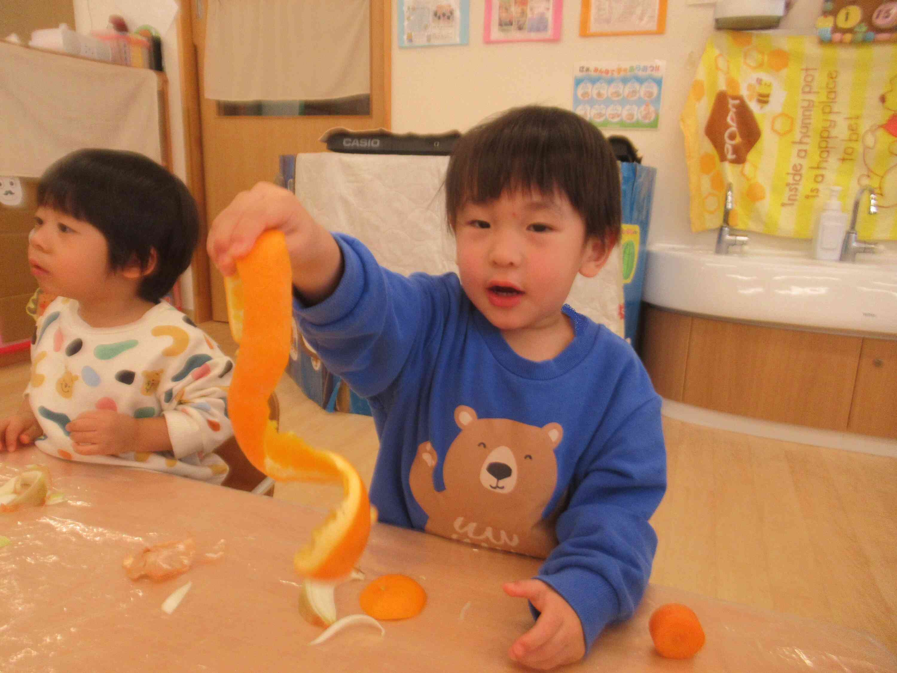 オレンジの皮がなが~い!