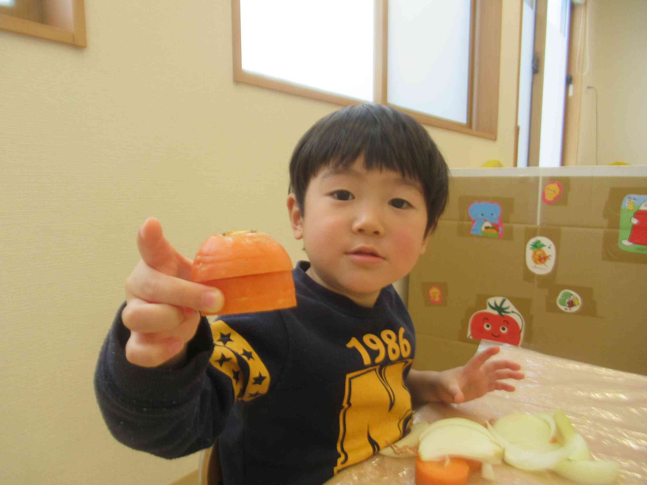 先生、見て!お野菜が積み木みたいに重なったよ♪