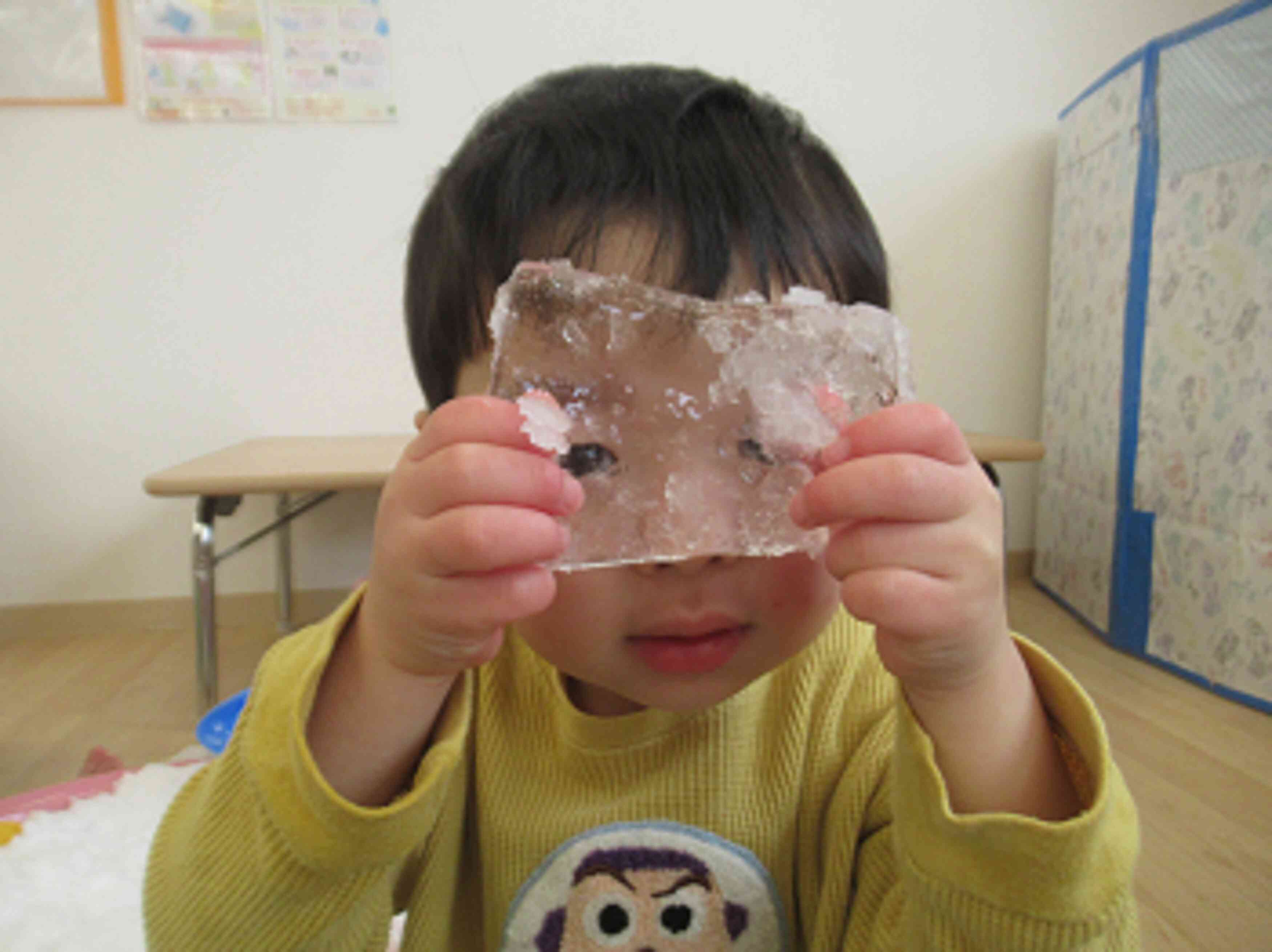 冷たくてキラキラしているものは？