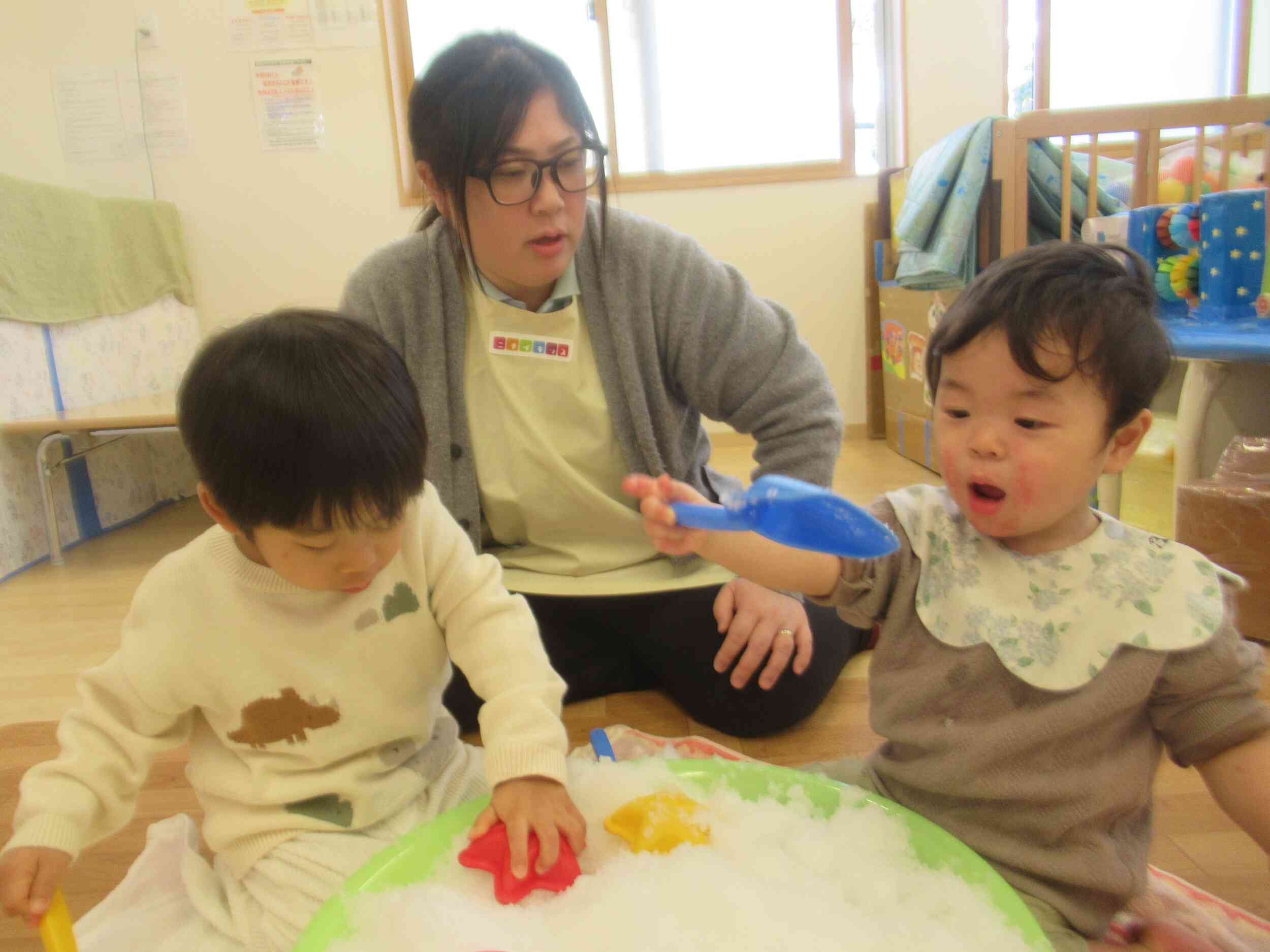 お部屋の中で雪遊び？！