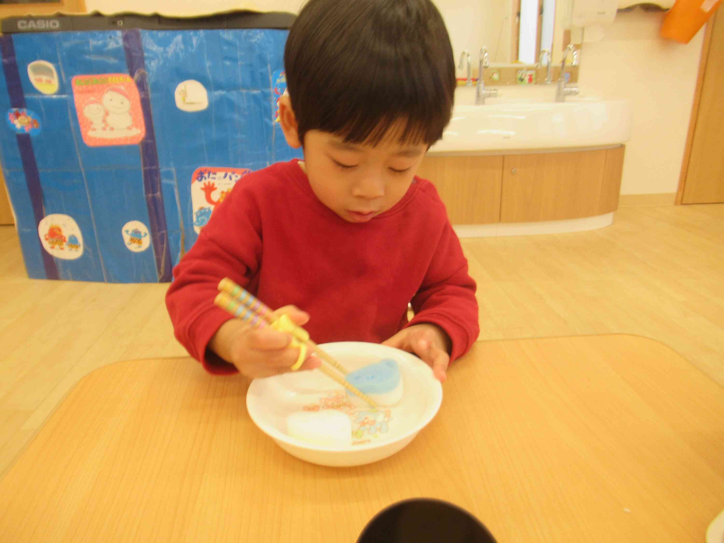 お兄さん、お姉さんの姿を見て…