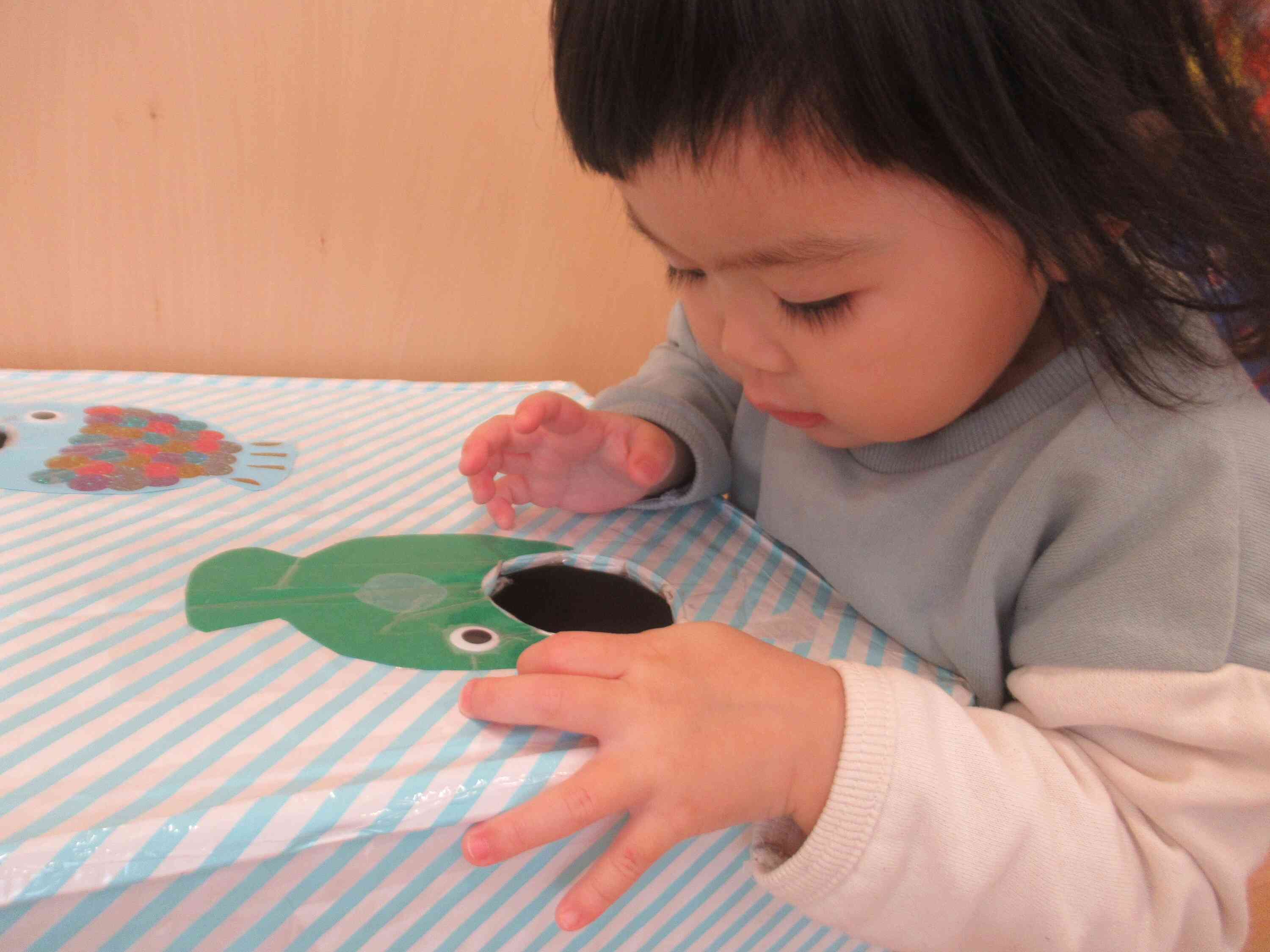 お魚さんのお口にあーん！