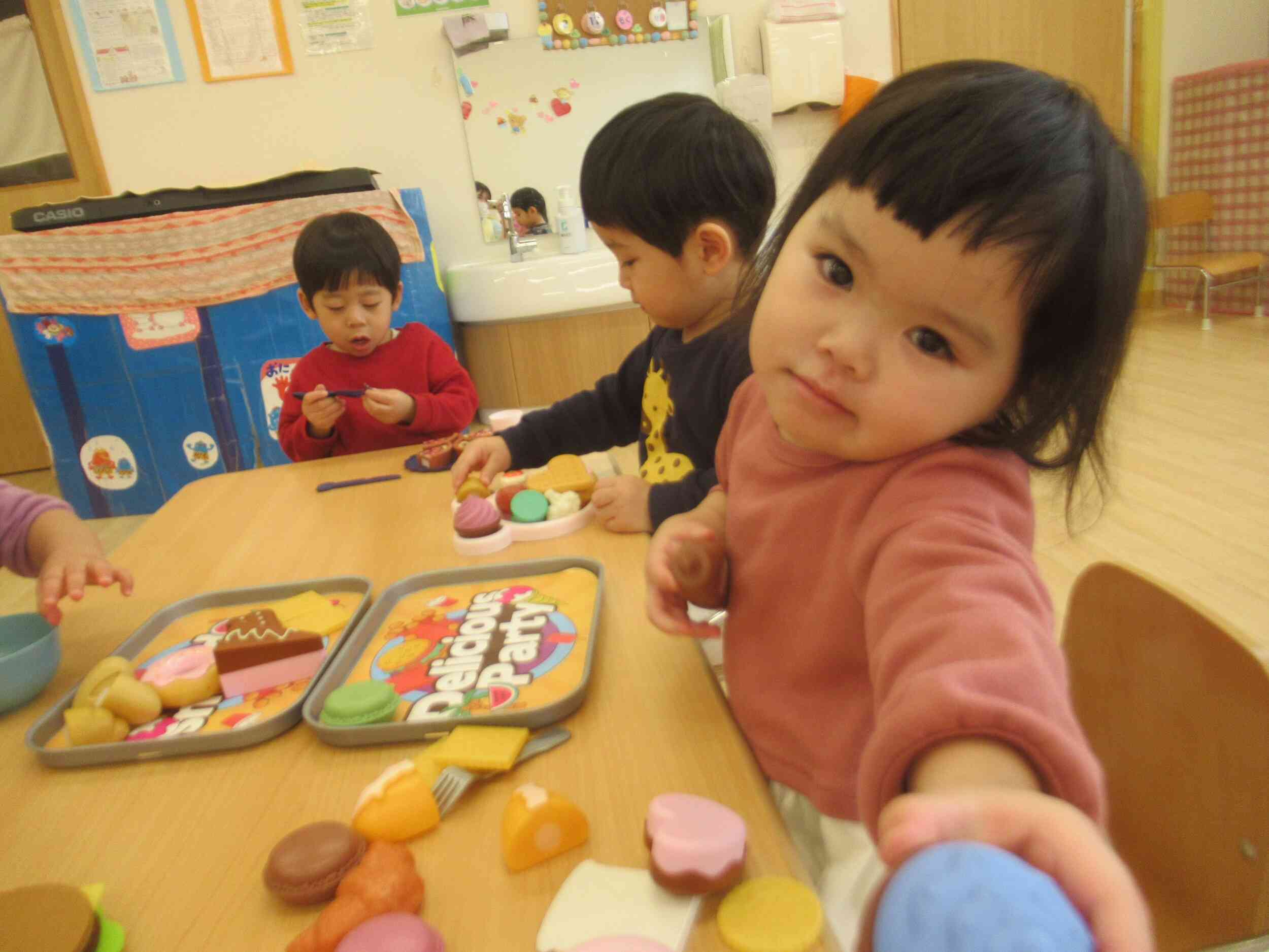 アイスクリーム屋さんです！先生も１ついかがですか？