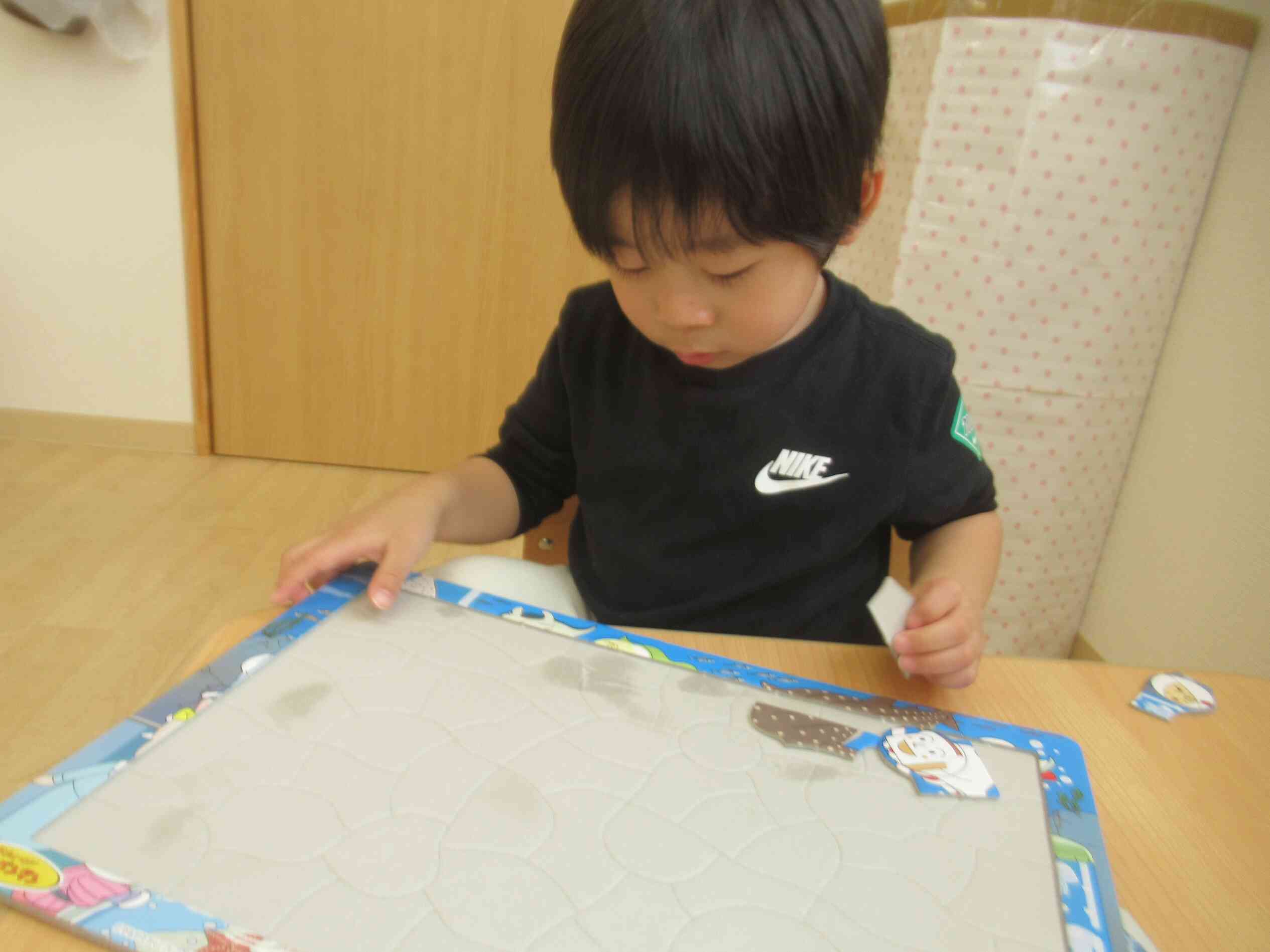 色々なパズルに興味津々♬