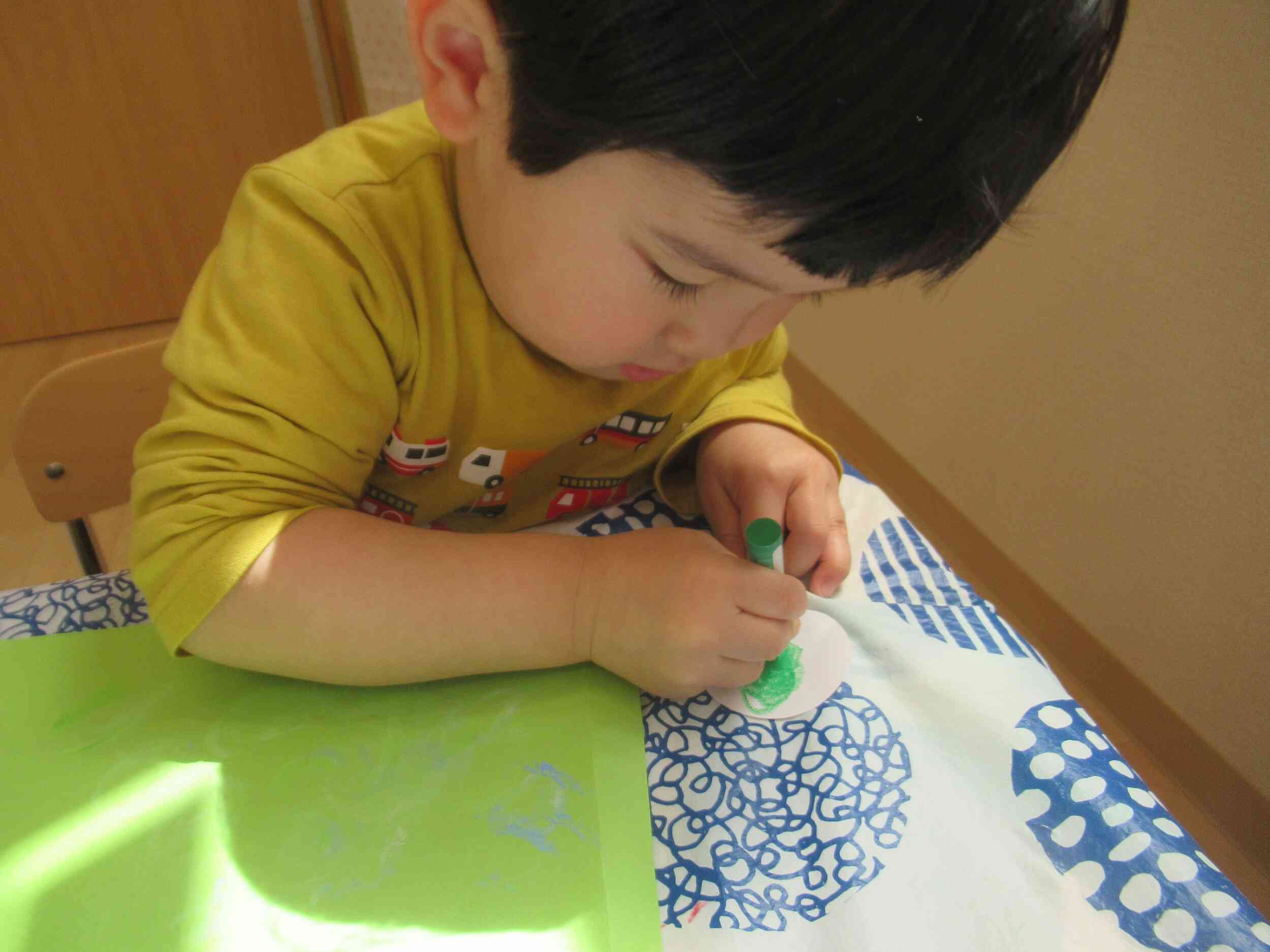 こいのぼりの目は何色？