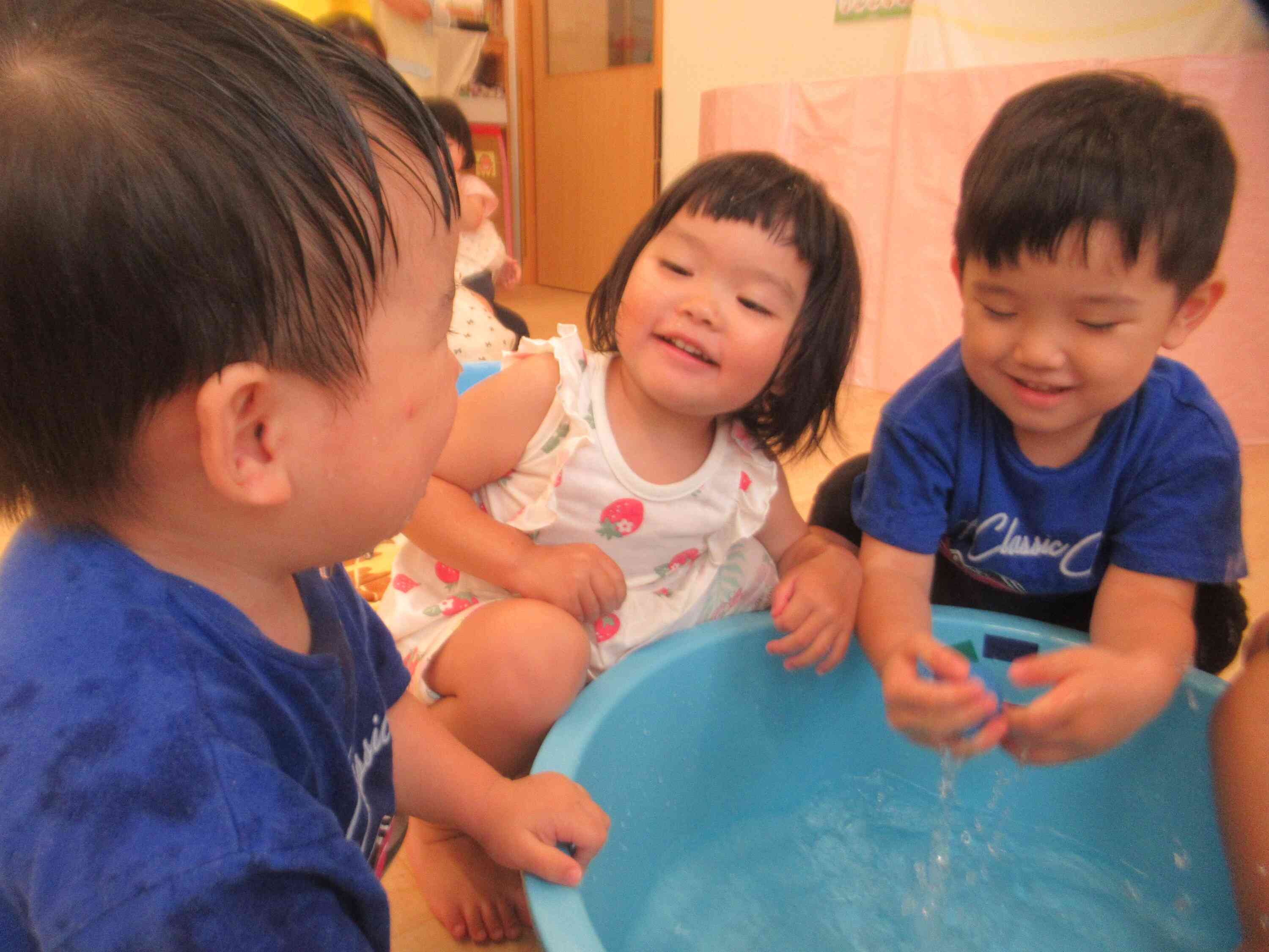 気持ちいいね！水遊び