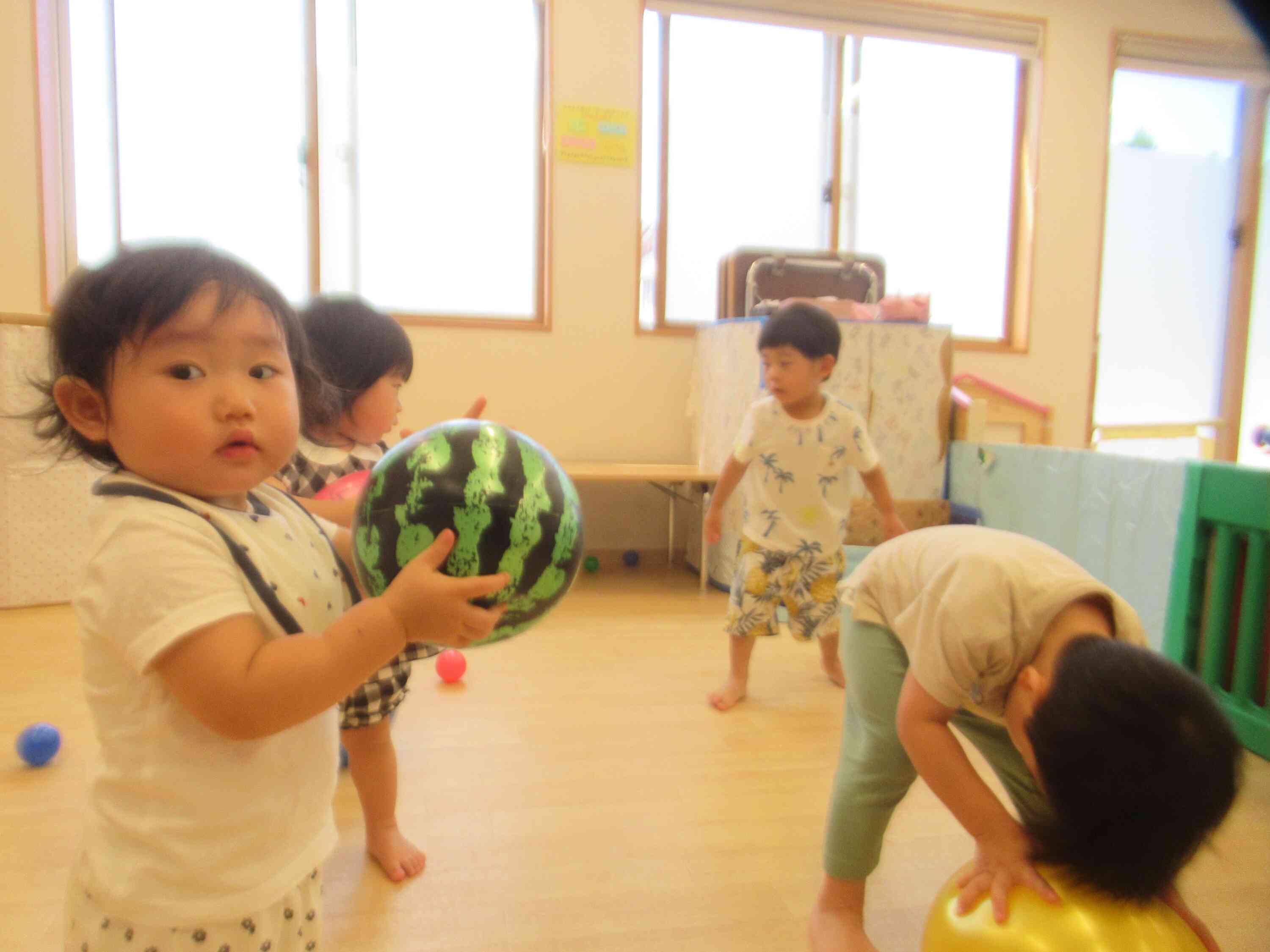 ボール遊び楽しいね♪