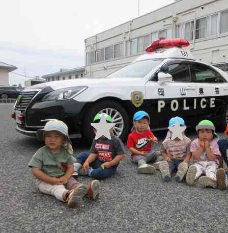 パトカーの前で記念撮影！
