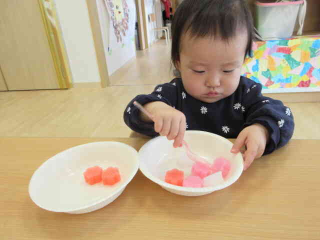 あひる組のスプーン遊び