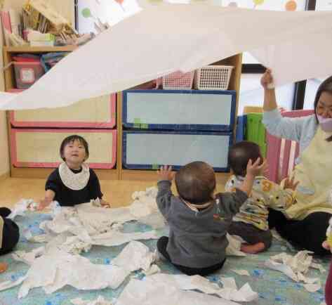 柔らかい包装紙で遊びました。