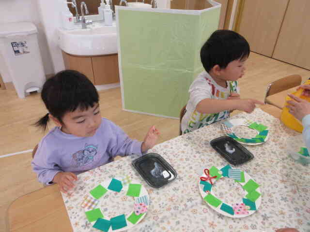 リース作りをしました。