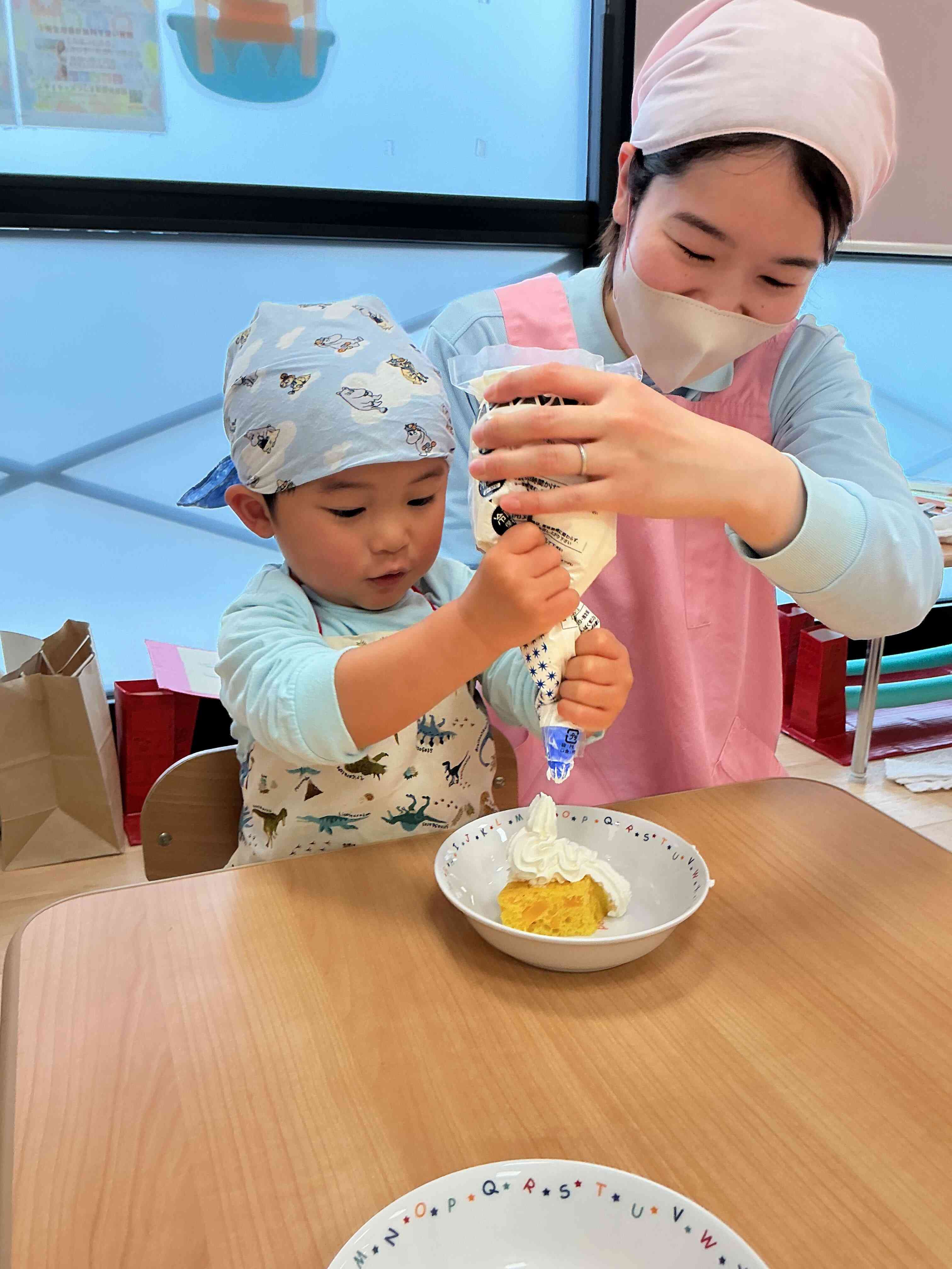 ホイップクリームをのせました。