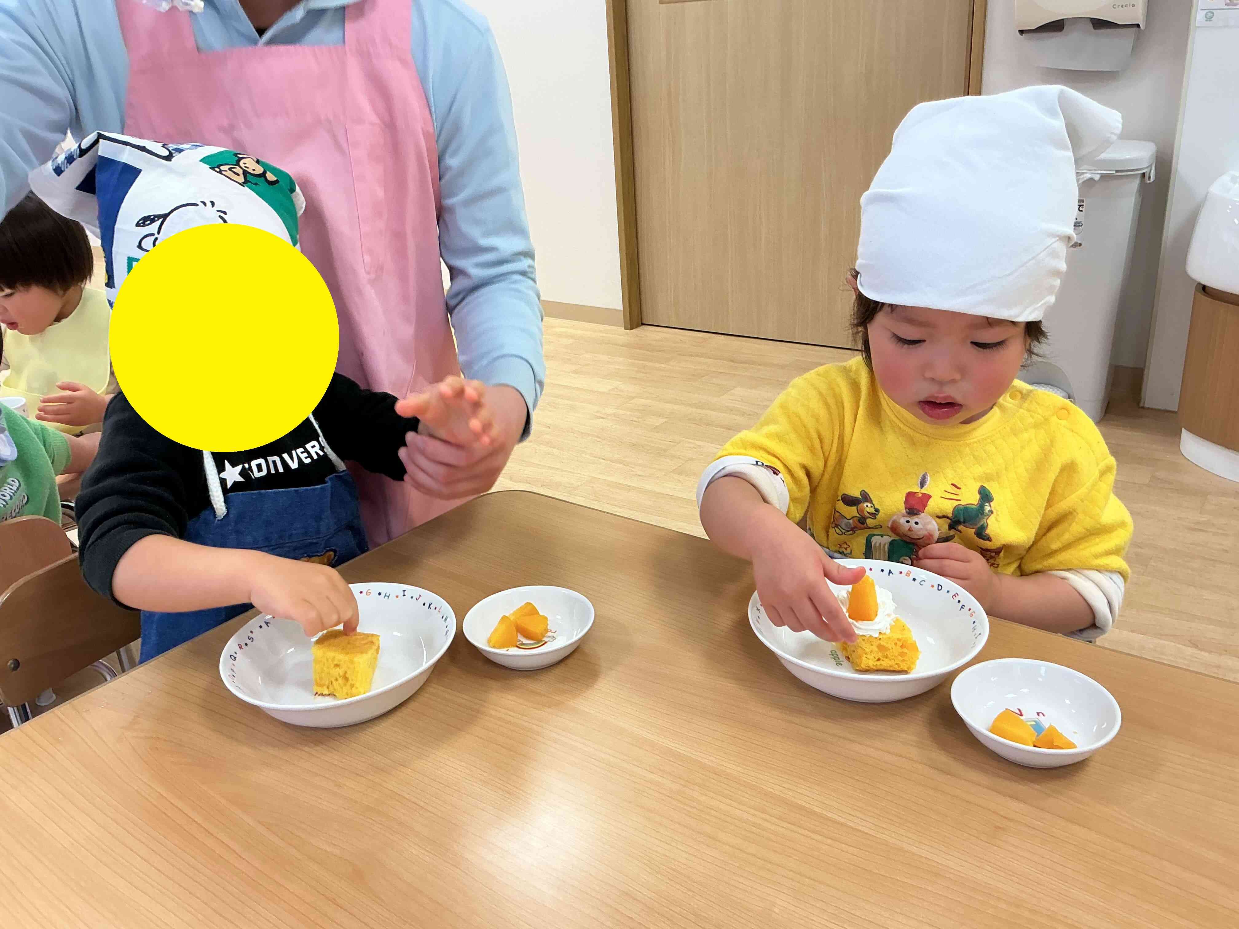 桃のトッピングをしました。