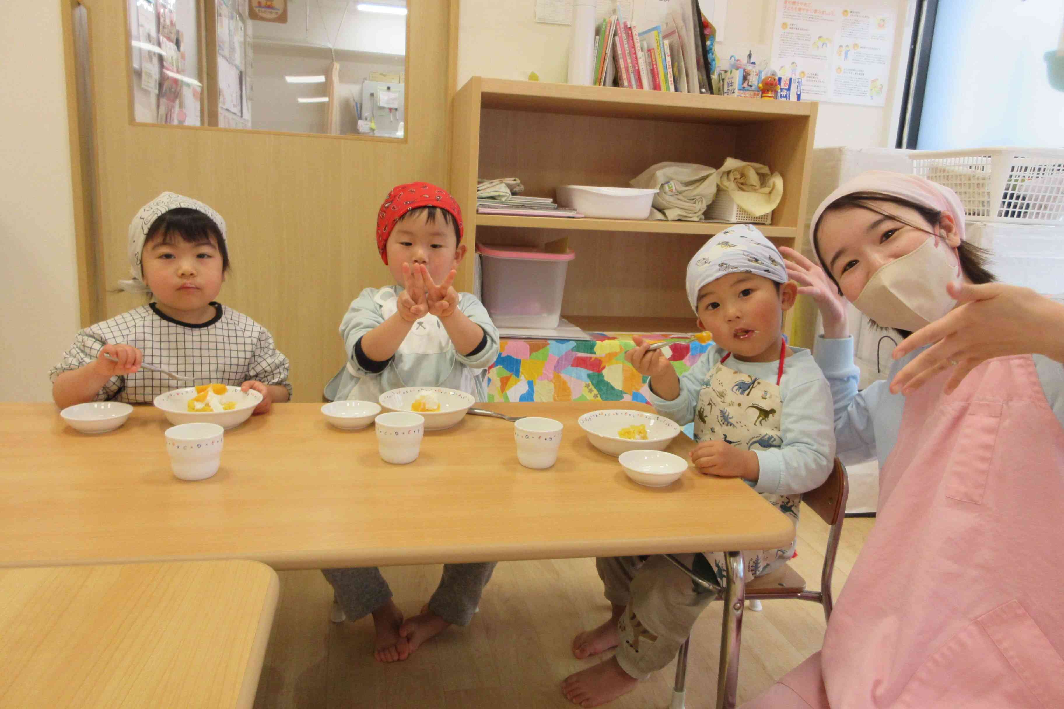 ひな祭りで桃ケーキをつくりました。