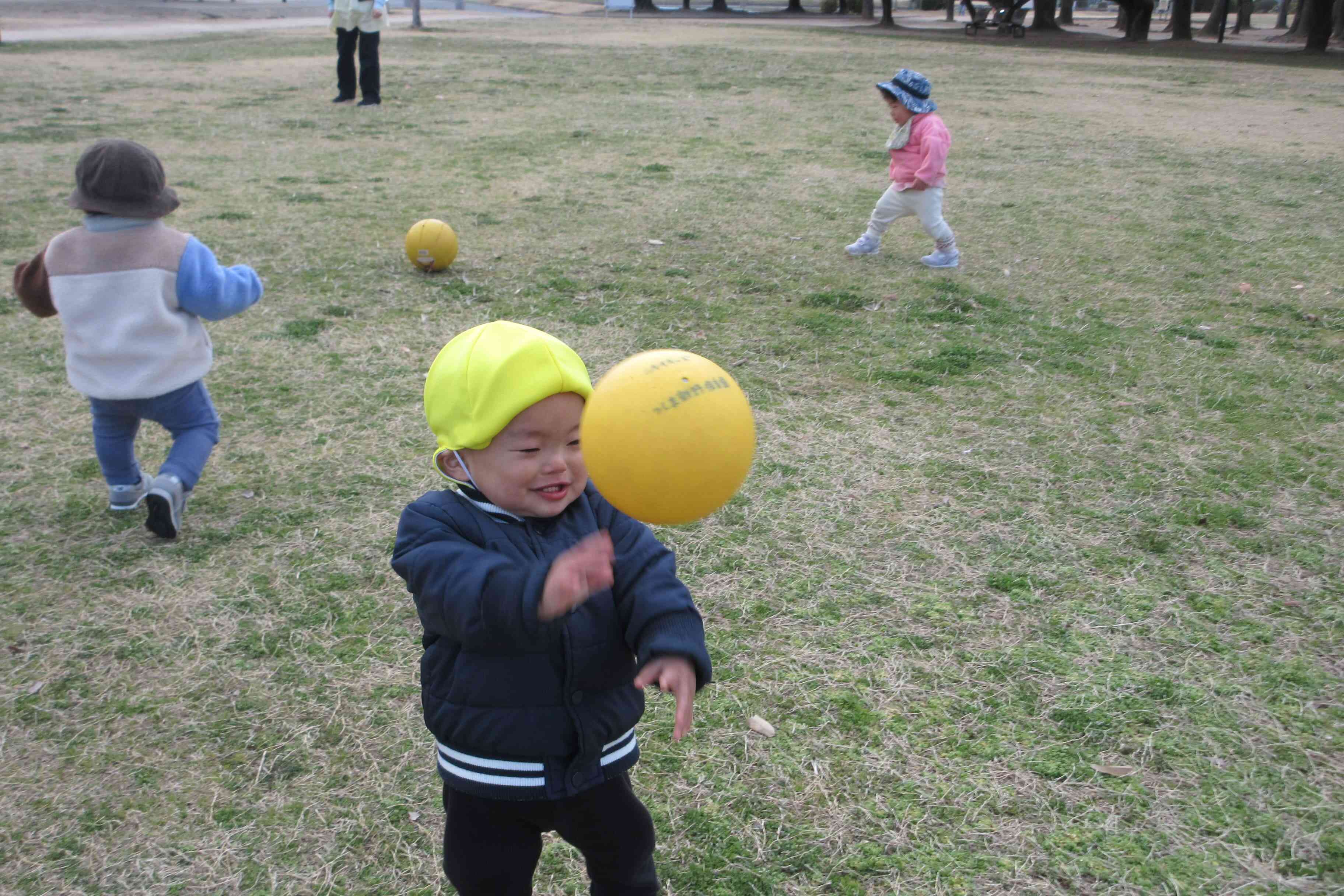 ボール遊びをしました。