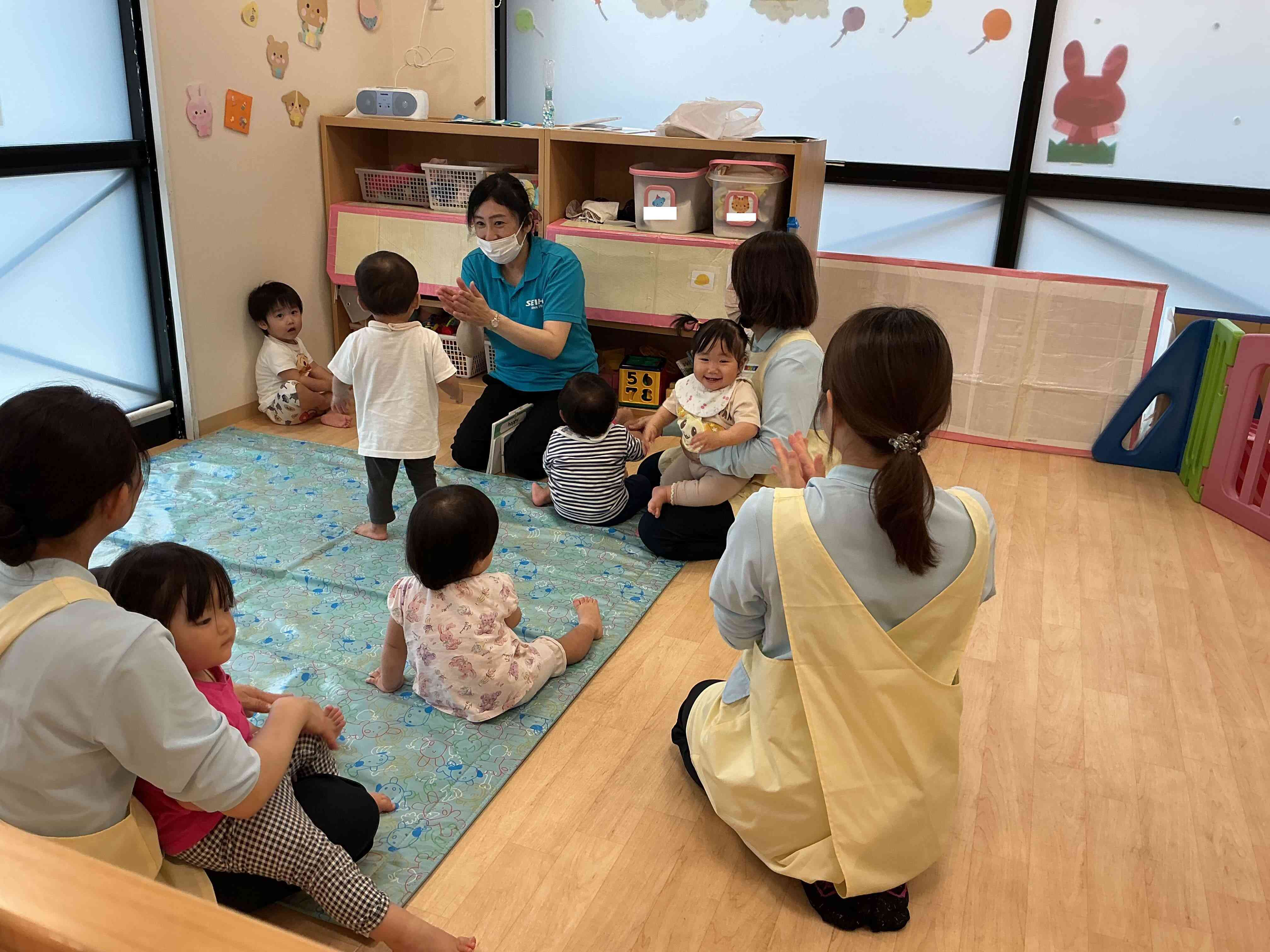 0歳児と1歳児の様子です。