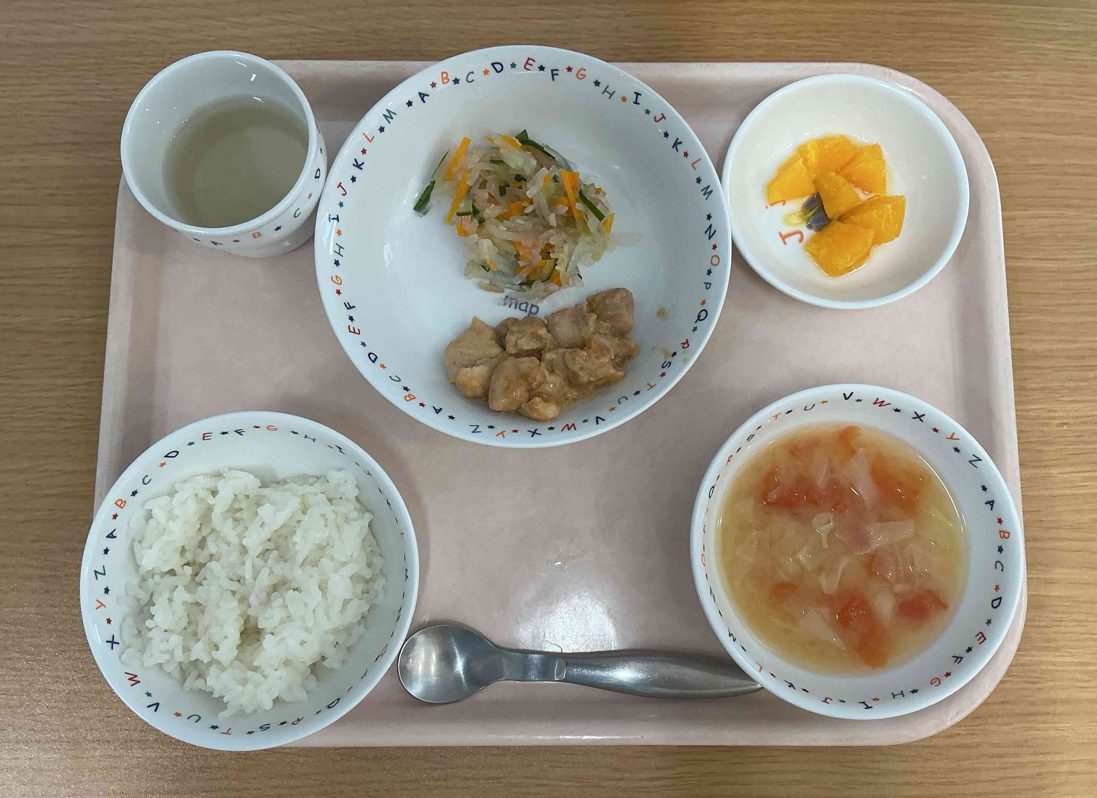 給食試食会をおこないました。