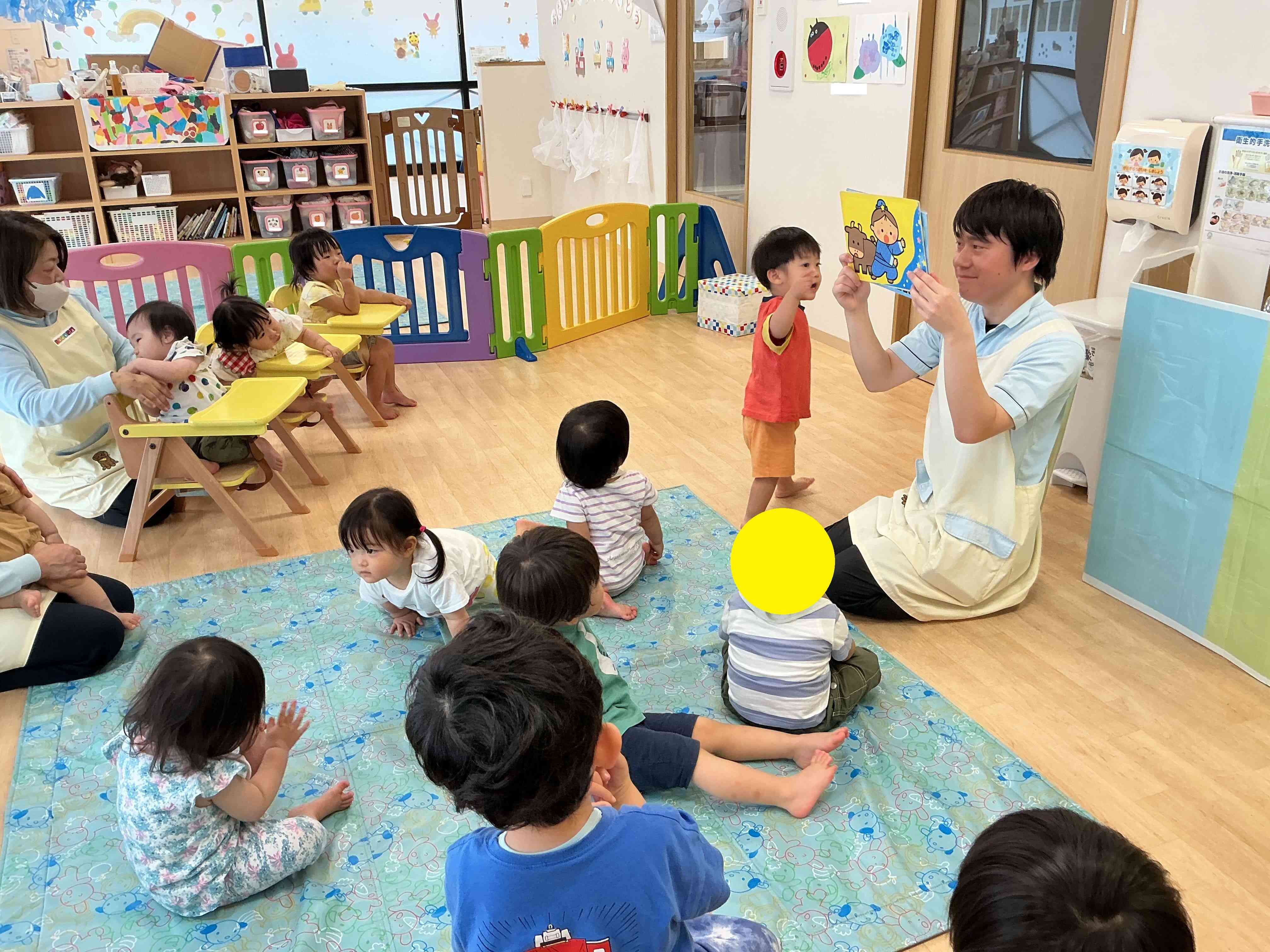 読み聞かせをしました。