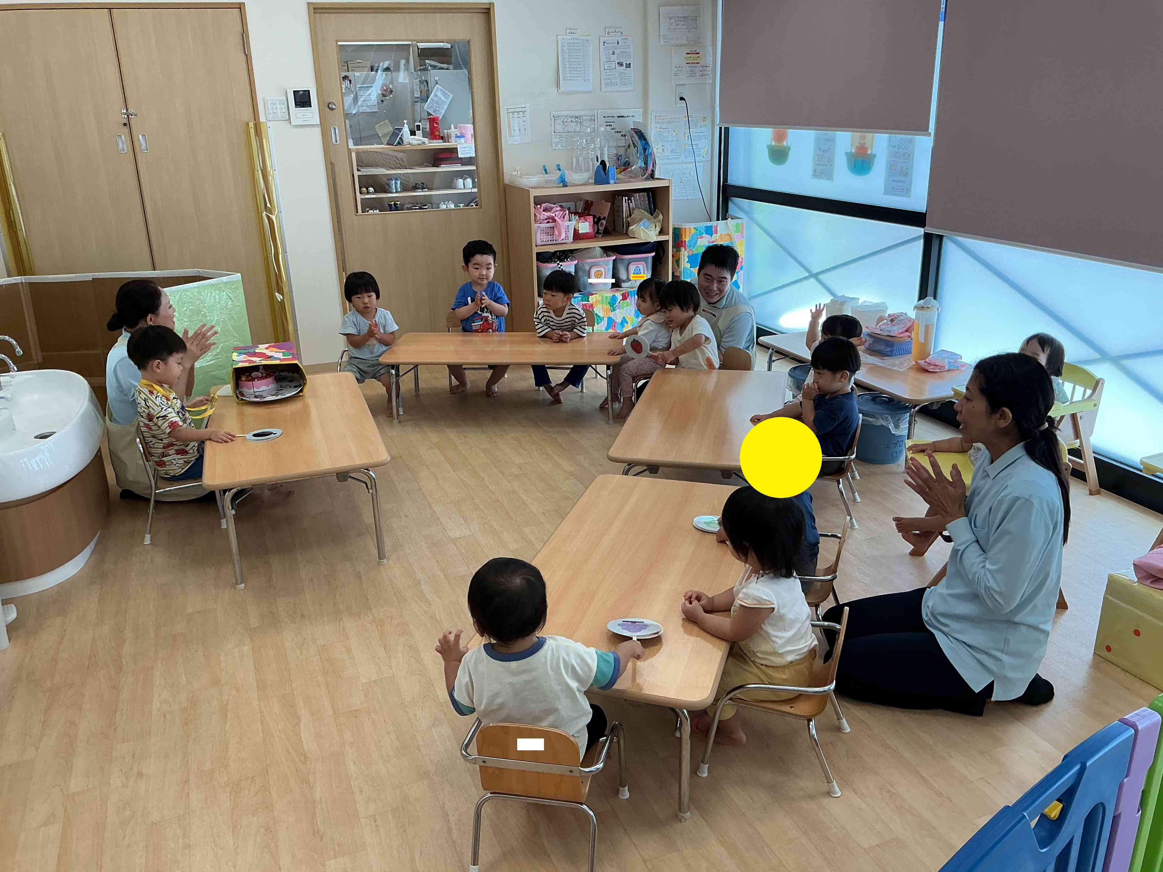 みんなでお誕生日の歌を歌いました。