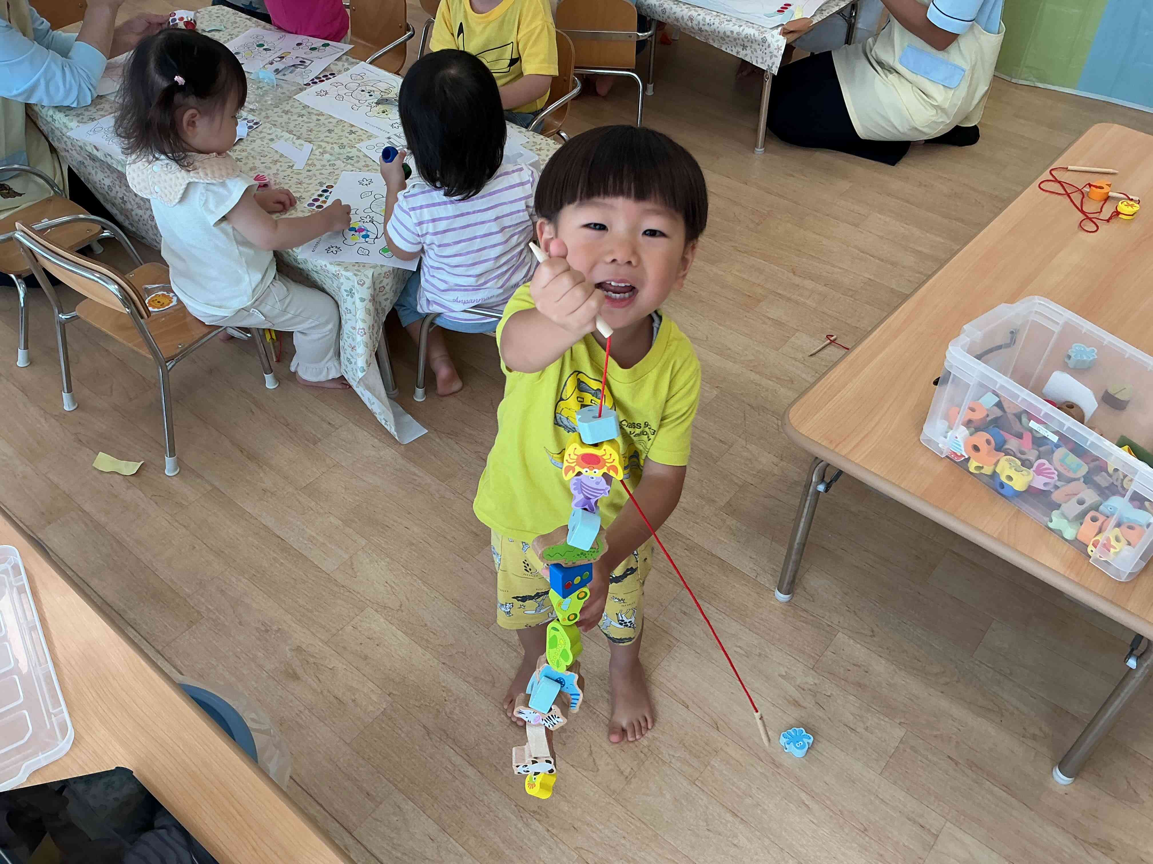 ひも通し遊び