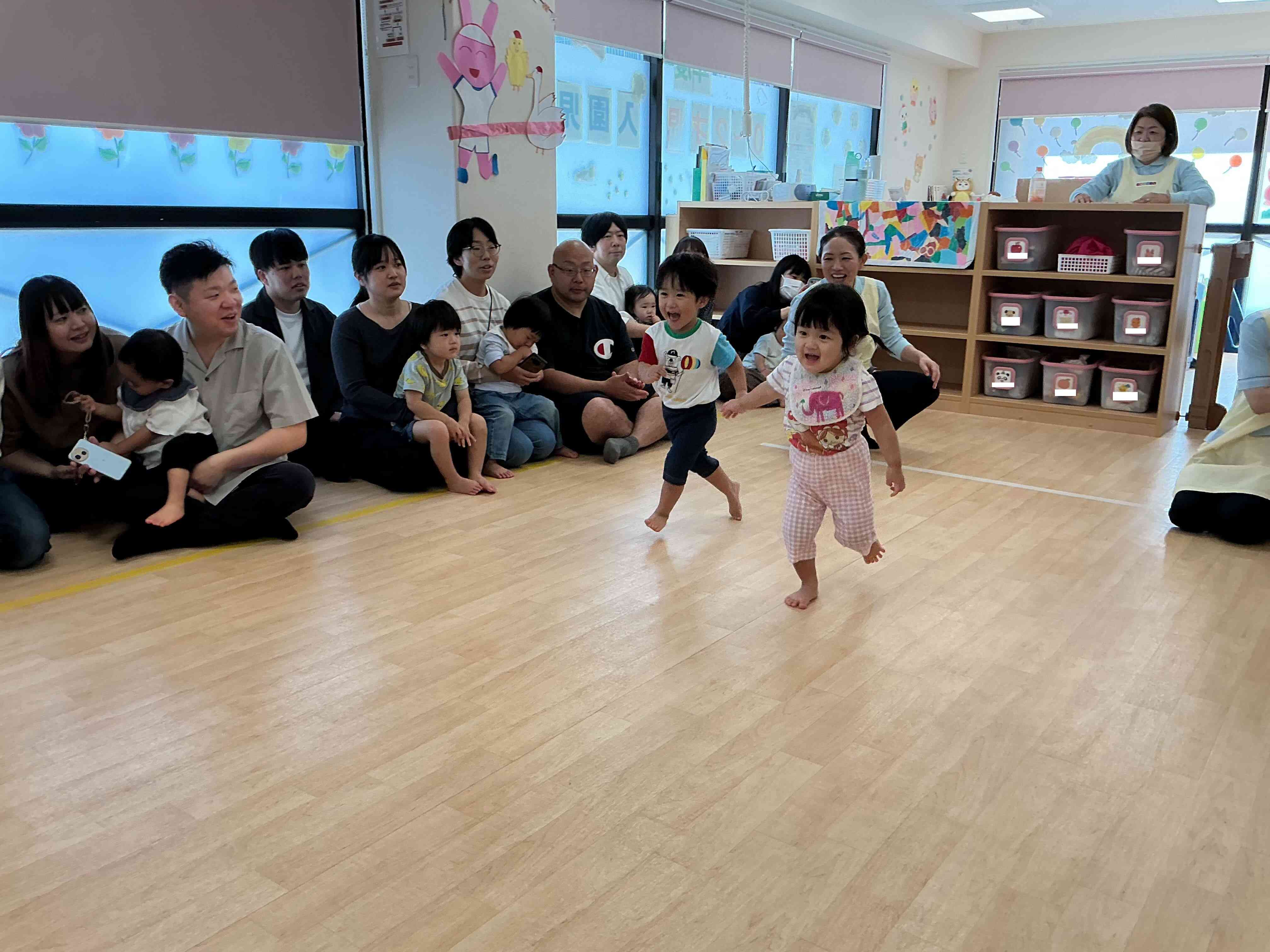 あひる組(1歳児クラス）のかけっこ