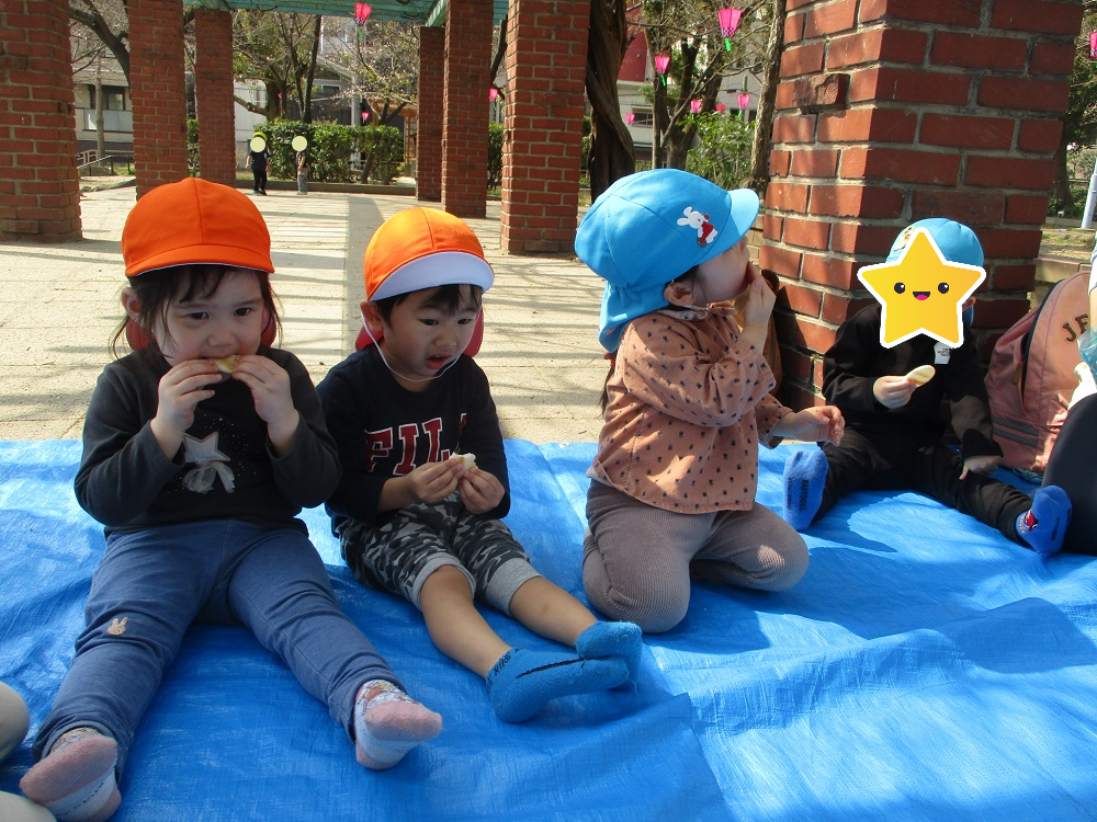 お外で食べるのも楽しいね