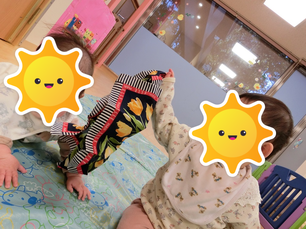 ひよこぐみはハンカチ遊びをしたよ！