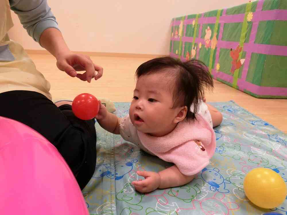赤いボール、掴めたよ！