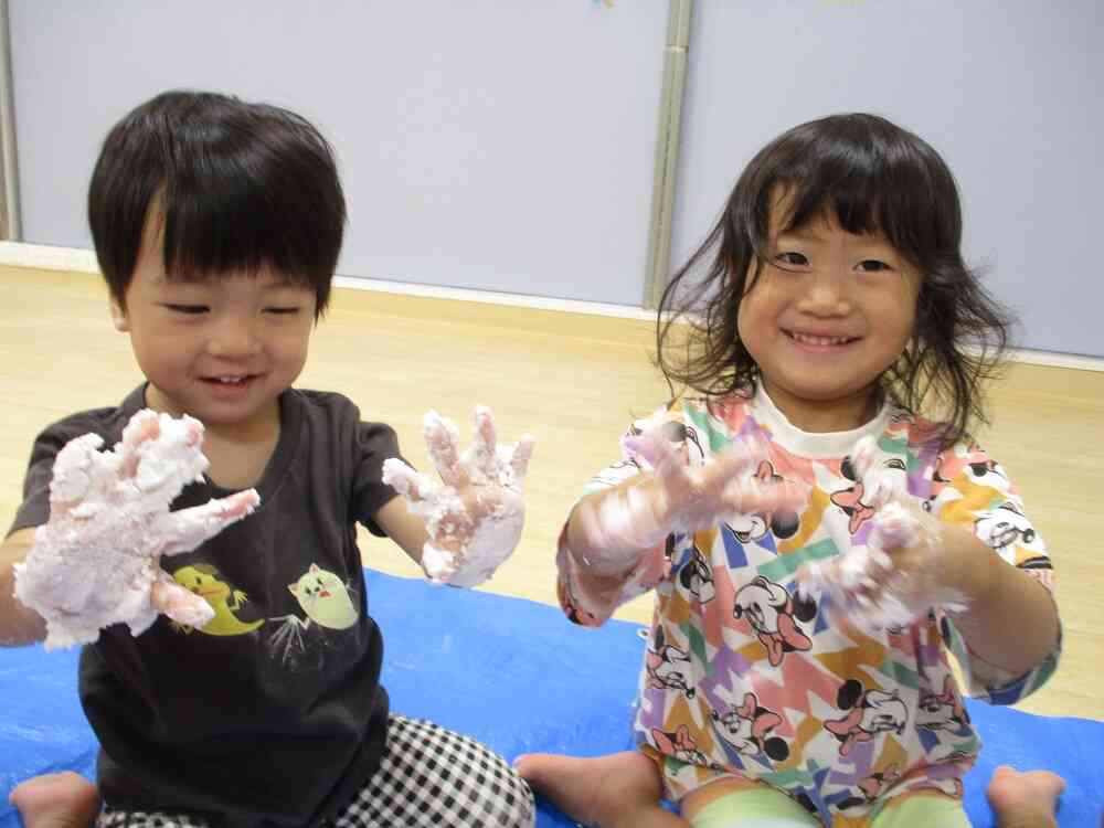 見て見て！手にたくさんついた！！