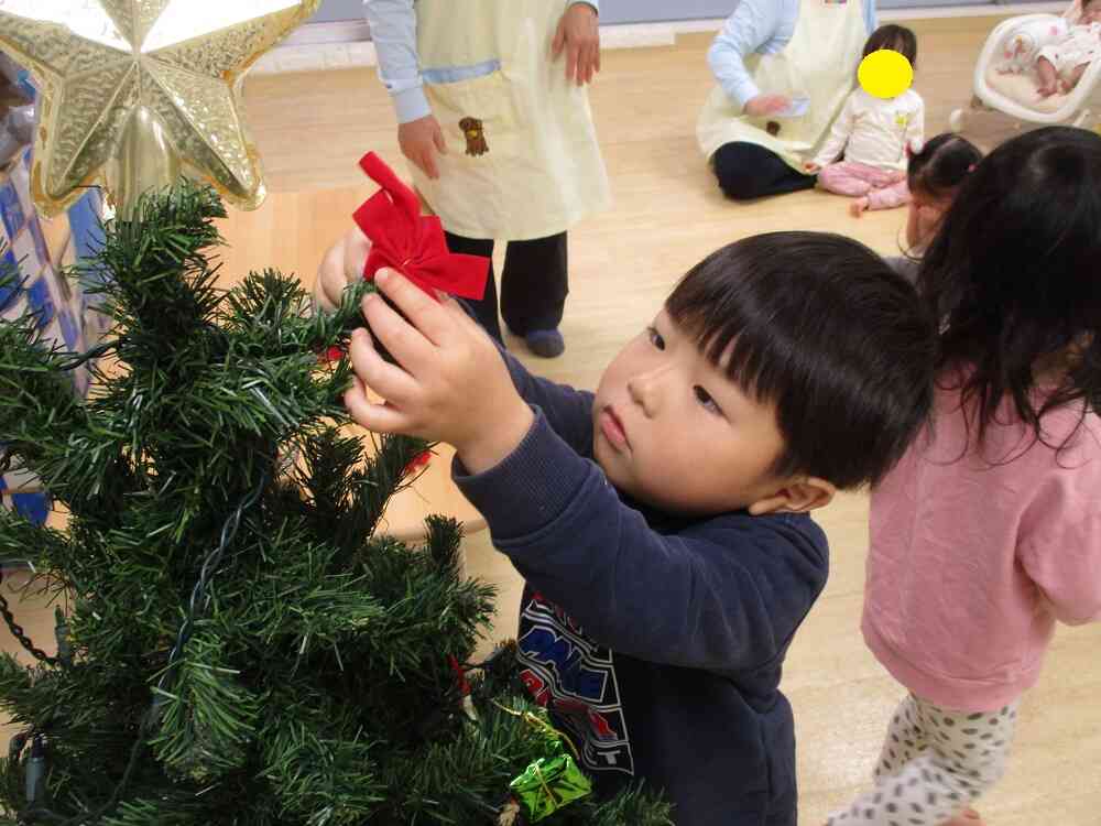 クリスマスツリーに飾り付けしたよ♪