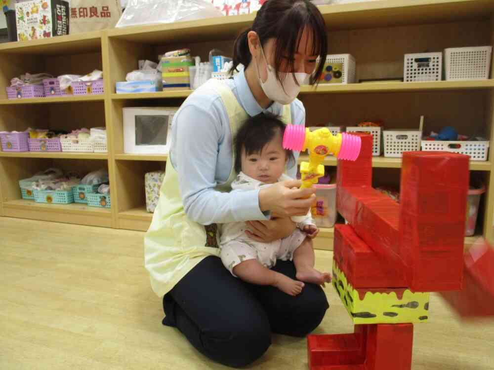 ひよこ組さんは、ピコピコハンマーで…えいっ！