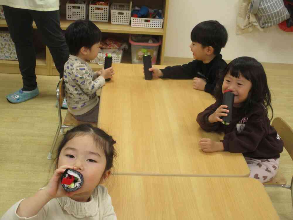 みんなで海苔巻きも作ったよ♪