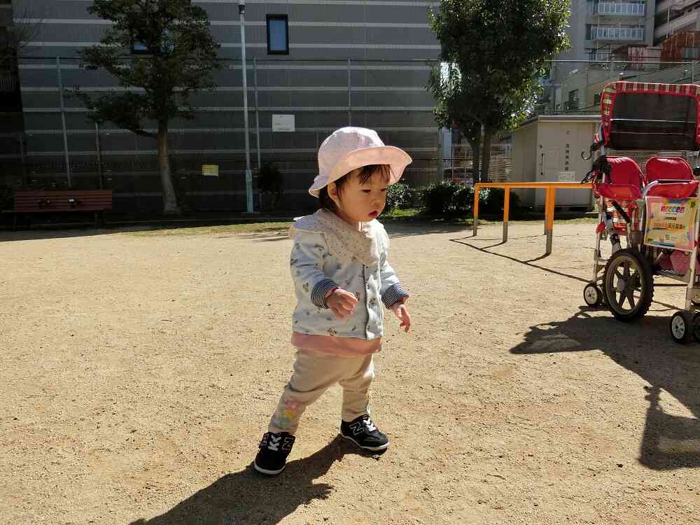 上手に歩けるようになったね♪