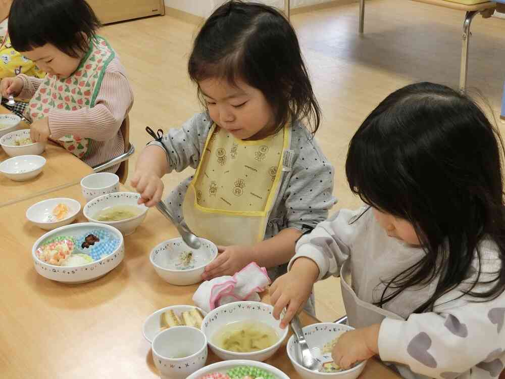 夢中で食べていますよ。
