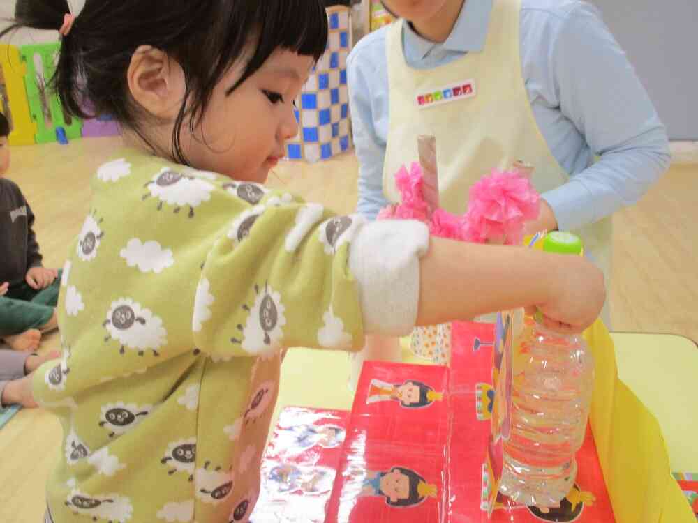 貼ってあるイラストと同じところに上手に置けたね！