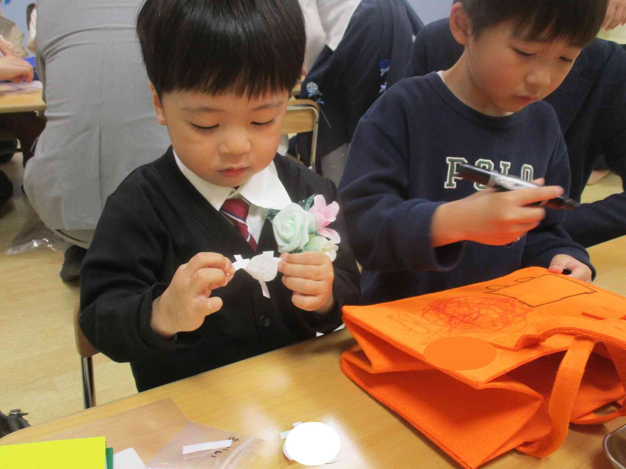 テープをはがすのも お手のものになりました！