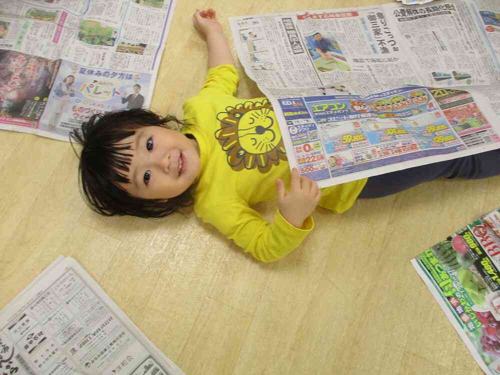 何に変身するかな？（新聞遊び）