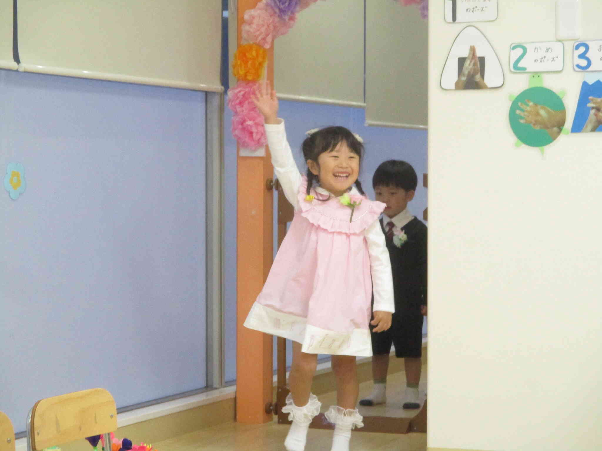 「はーい！」と元気いっぱいの入場からスタートです！