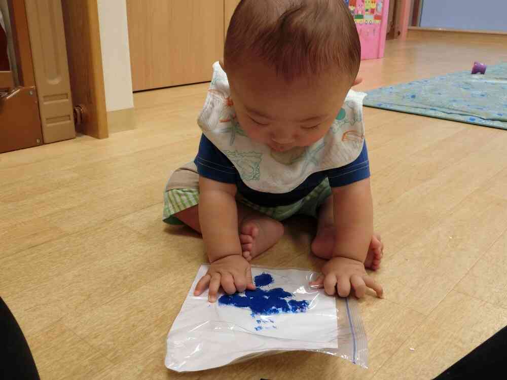 ひよこ組さんは製作したよ。あれ？触れるのかと思ったのに・・・