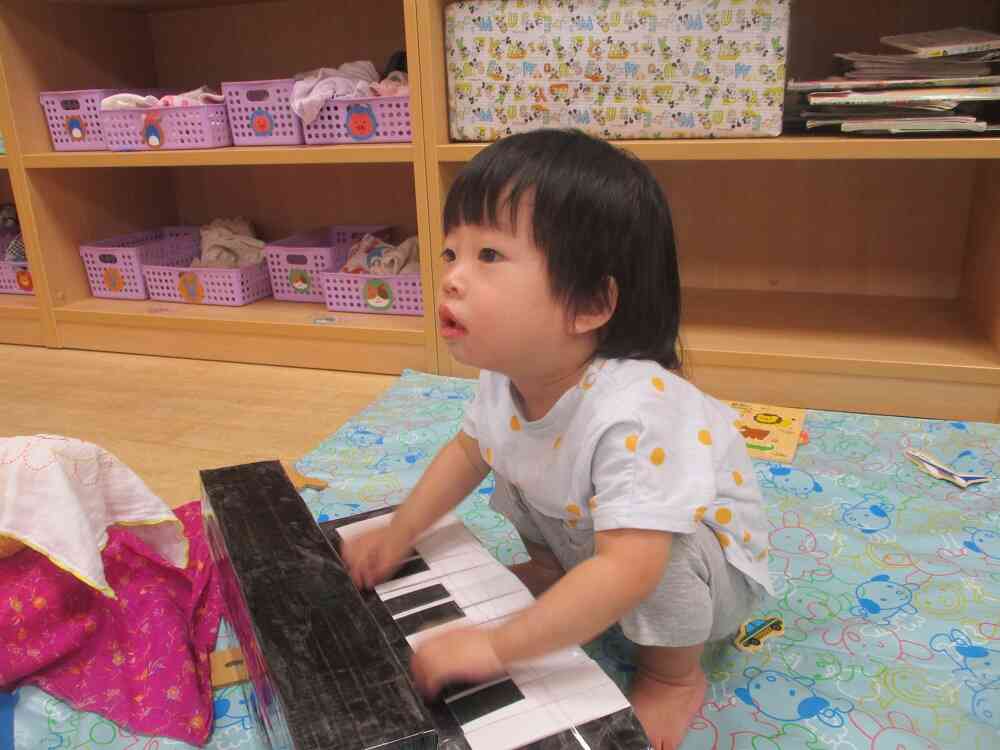 何を弾こうかな~♪
