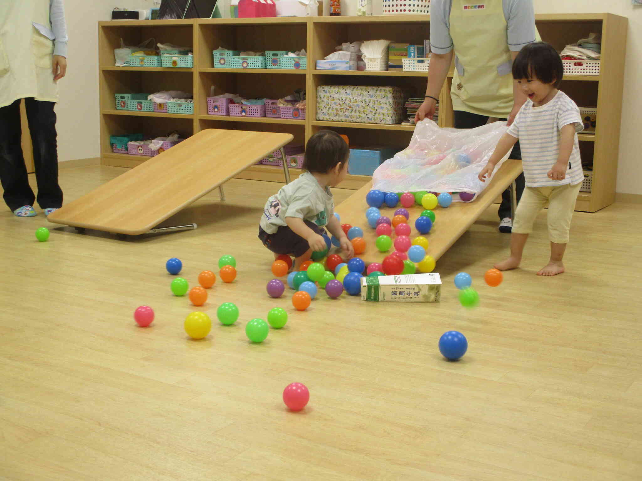 ボール遊び