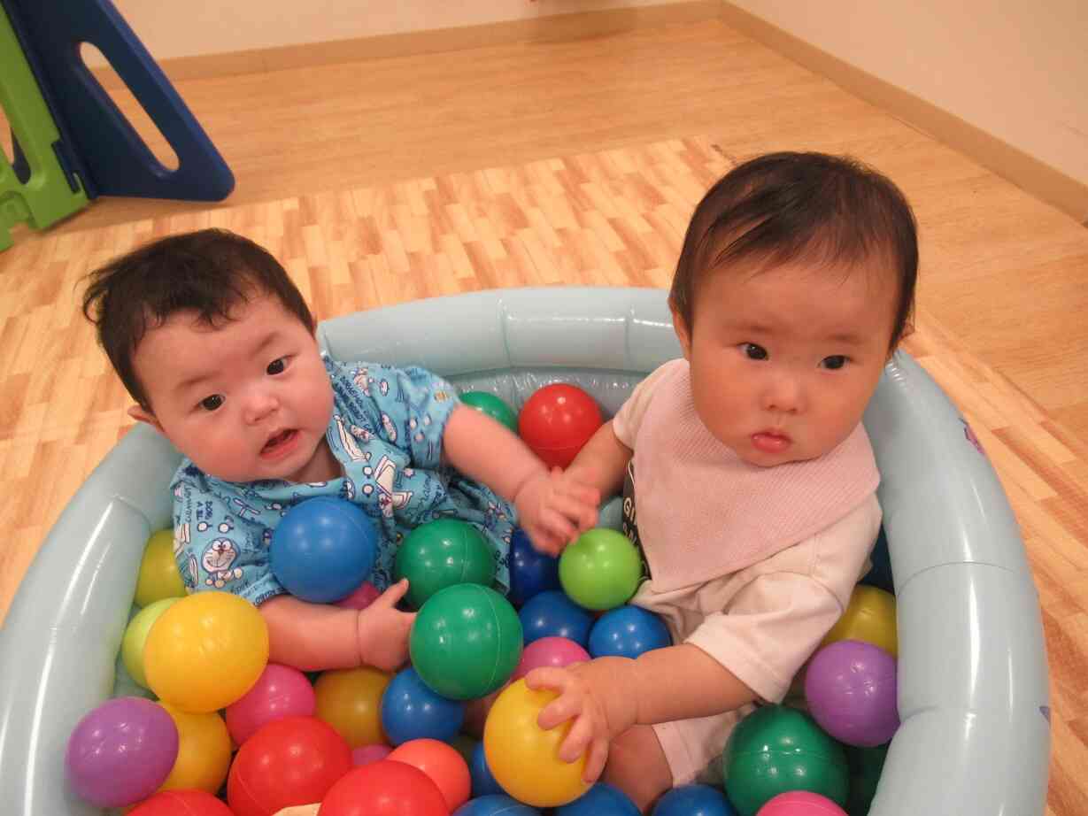 ひよこ組(0歳児)のお友だち。